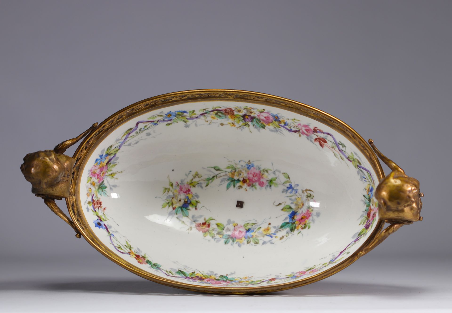Sevres imposing porcelain bowl mounted on bronze with romantic decoration from 19th century - Bild 4 aus 7