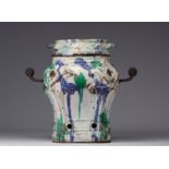 Covered rocaille brazier with relief decoration of large interlaces and decorated with large green a