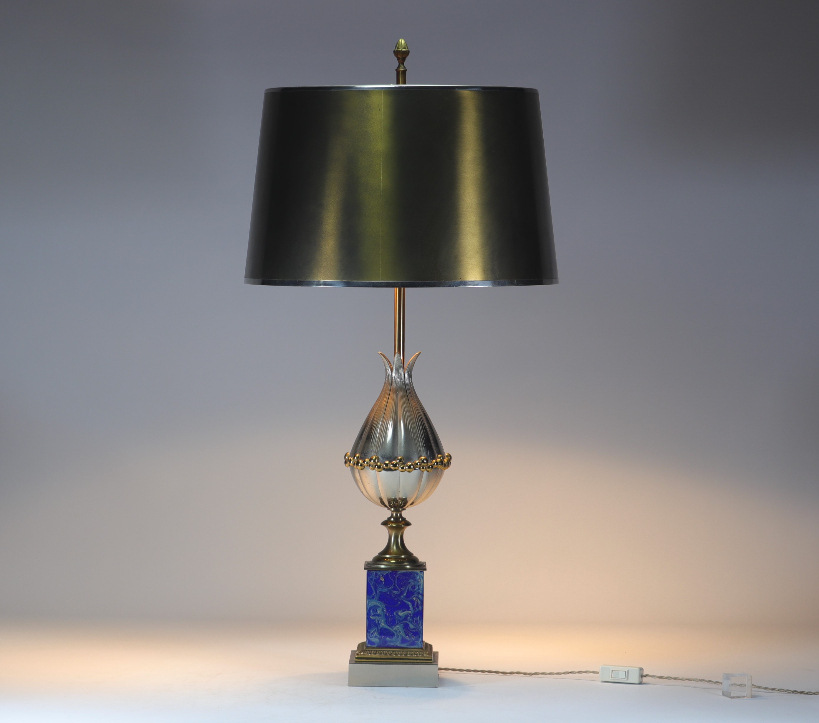 MAISON CHARLES Gilt bronze and brass table lamp depicting a fruit - Image 2 of 3
