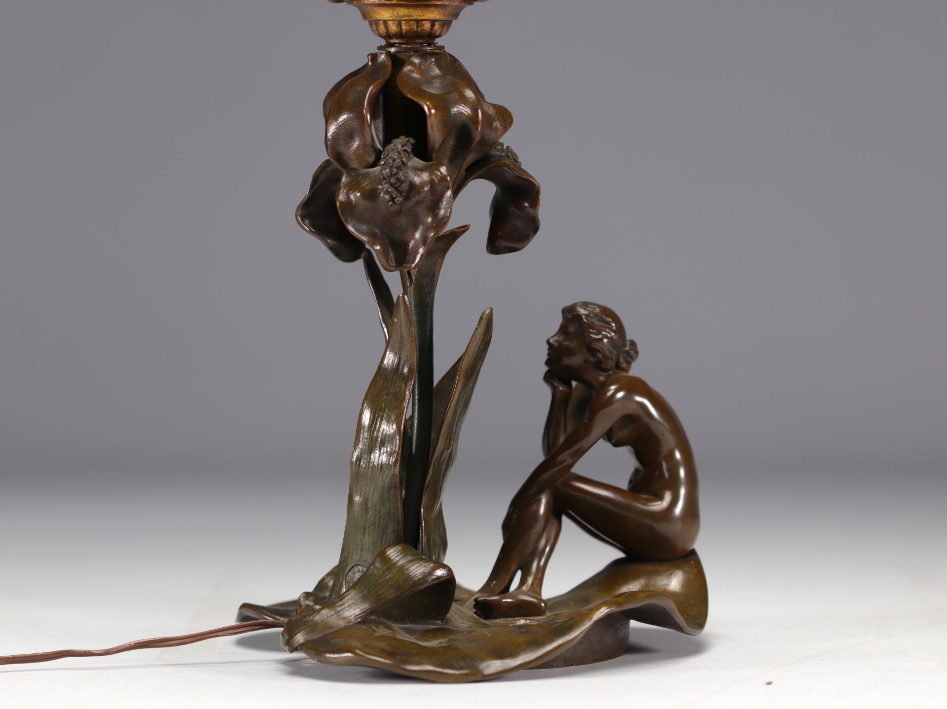 Art Nouveau bronze lamp with young woman and tulip - Schneider - Image 3 of 6