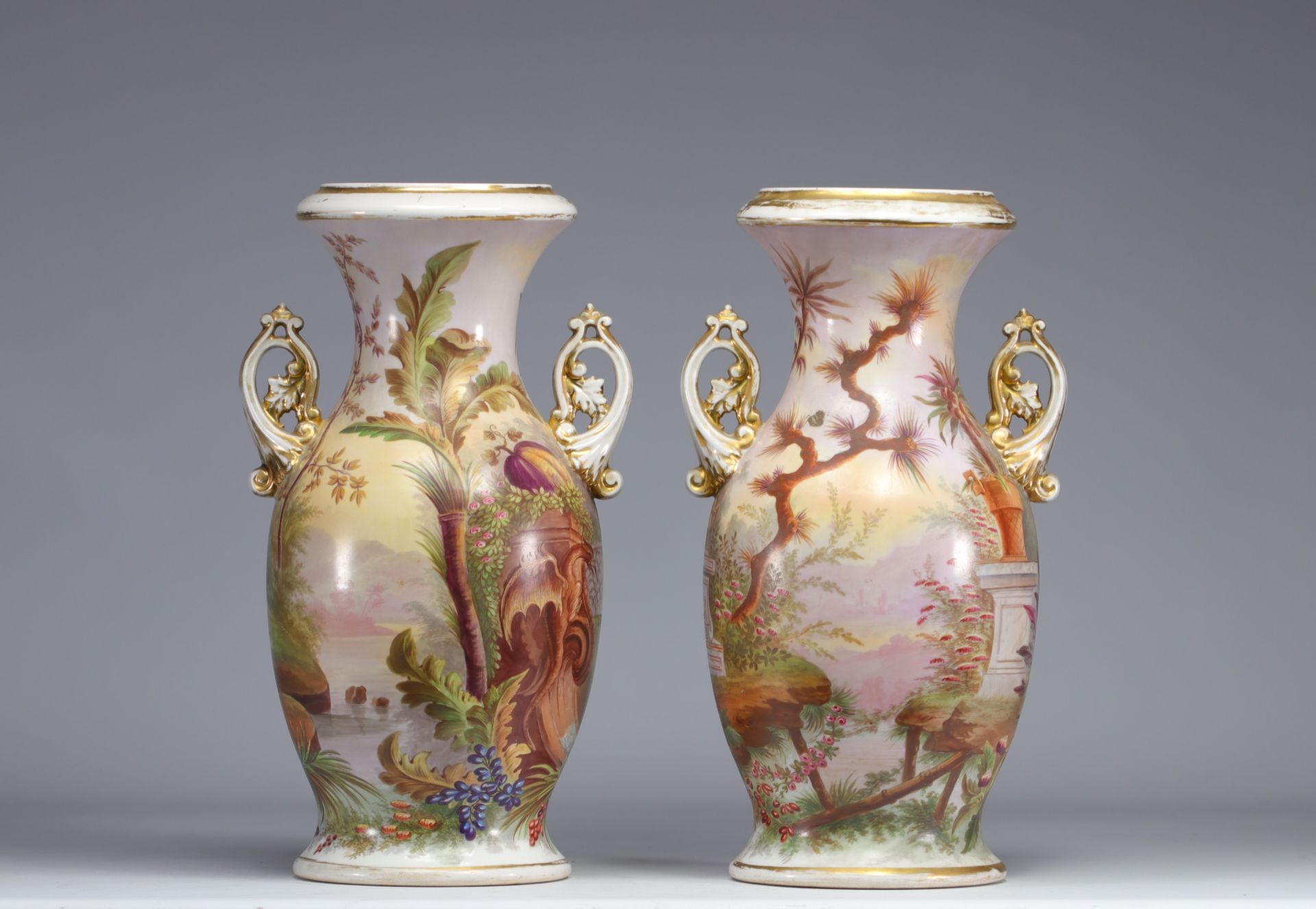 Pair of 19th century porcelain of Paris vases with a rich Asian decoration. - Image 2 of 6