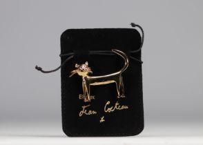 Jean Cocteau (1889-1963). "Kitten". Gilt metal and enamel brooch. Signed "Jean Cocteau" on the front