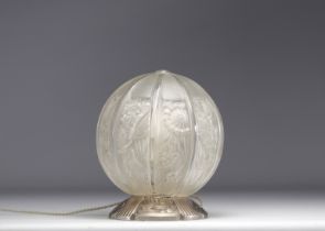 Spherical Art Deco lamp in pressed glass stylized "Hettier Vincent".
