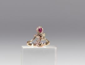 Ring pink gold (flower) ruby and diamonds. WEIGHT 3 GR