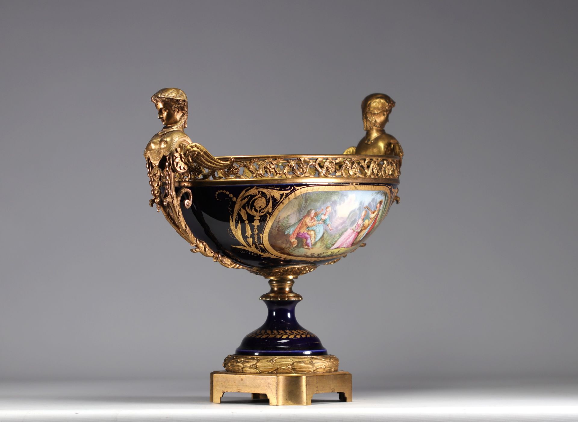 Sevres imposing porcelain bowl mounted on bronze with romantic decoration from 19th century - Bild 3 aus 7