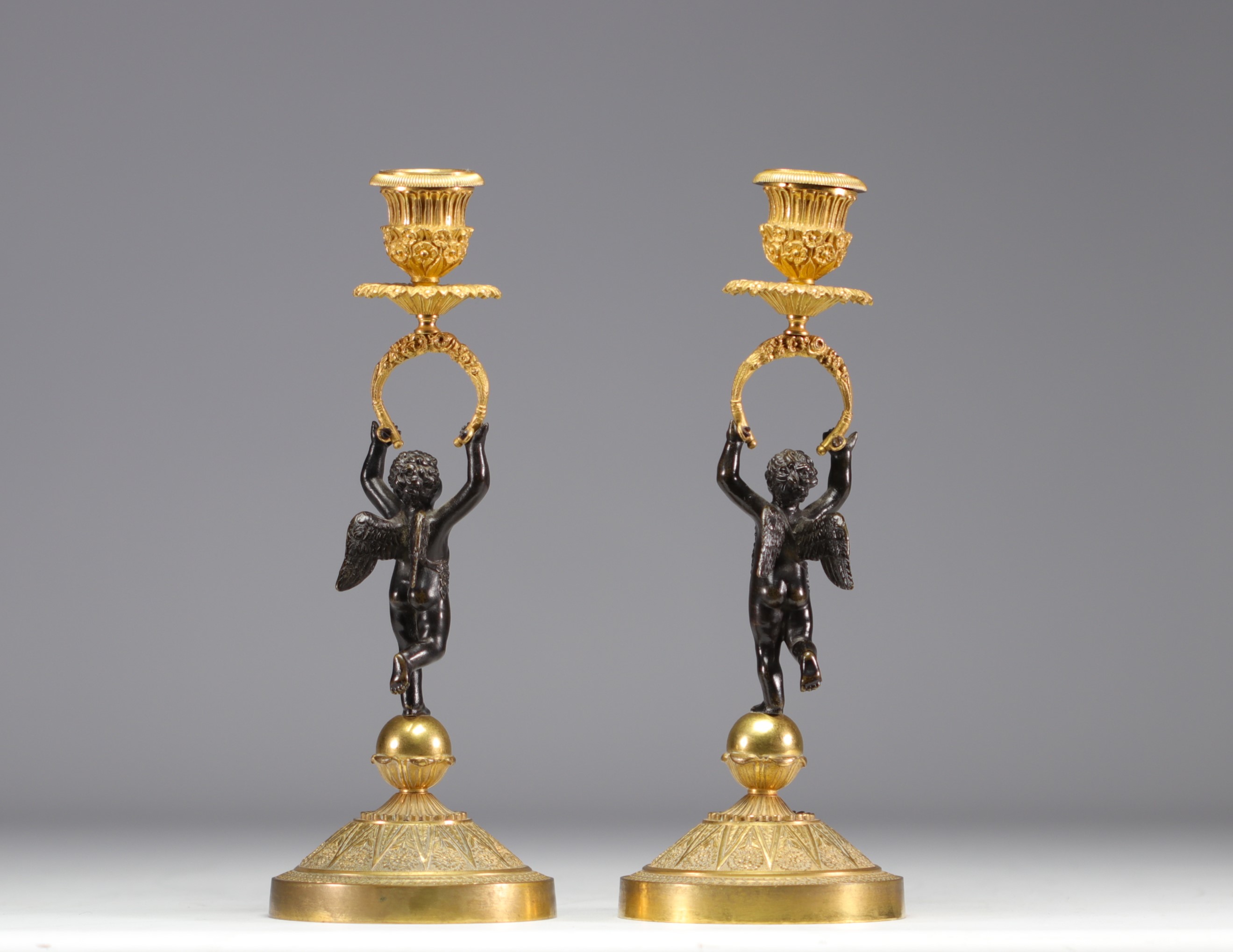 (2) Pair of candlesticks in bronze with two patinas, decorated with cherubs from the Empire period - Image 2 of 5