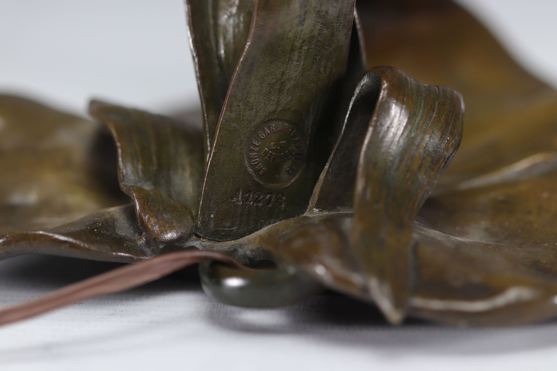 Art Nouveau bronze lamp with young woman and tulip - Schneider - Image 6 of 6