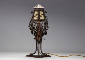 Art Nouveau lamp in wrought iron with thistle decoration, probably from the Nancy School.