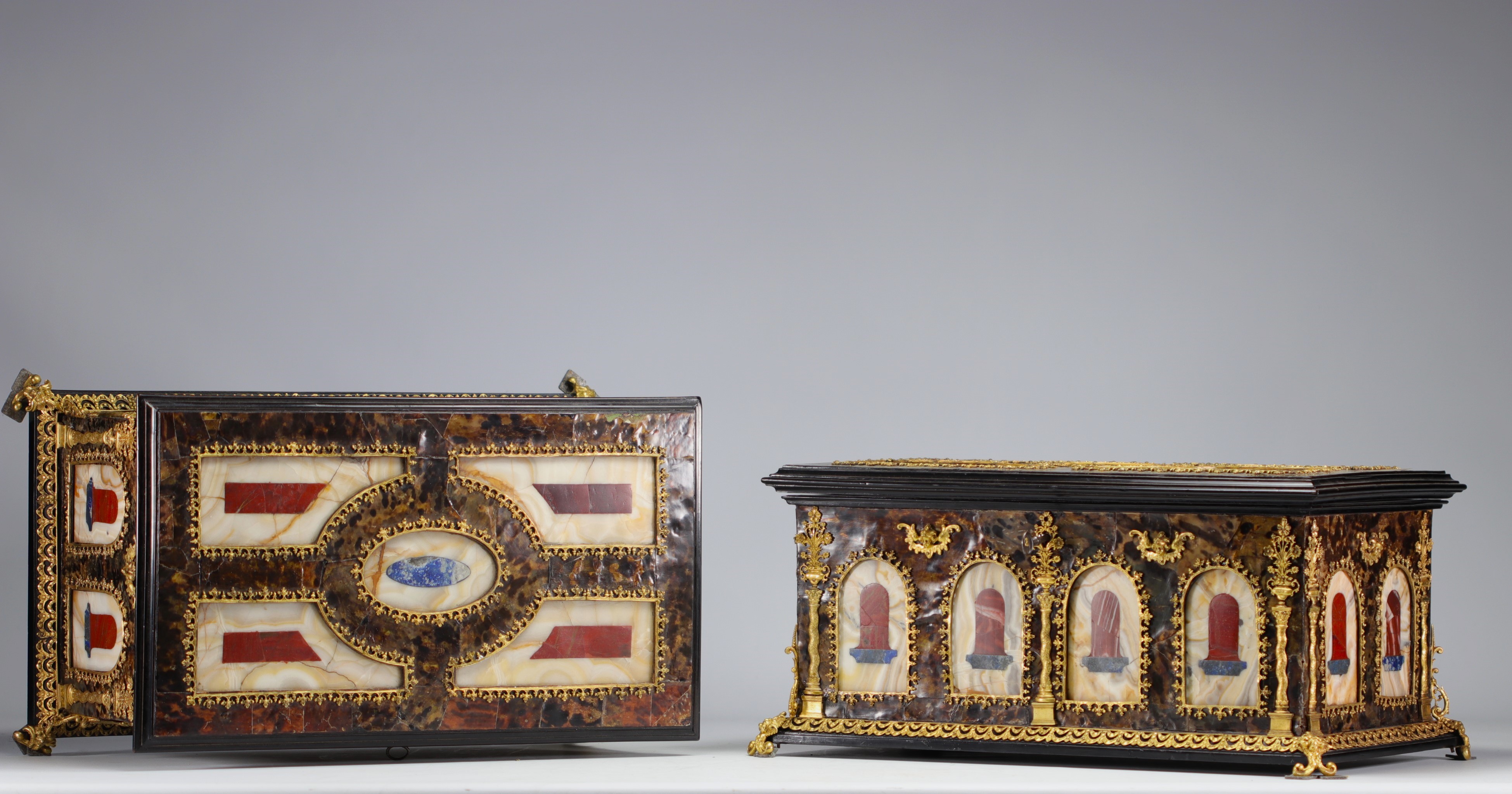 Pair of "Wedding" boxes decorated with marble, gilt bronze and tortoiseshell. - Image 2 of 7