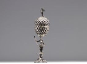 Covered hanap with pineapple-shaped lid in solid silver Nuremberg pewter from 17th centuryÂ