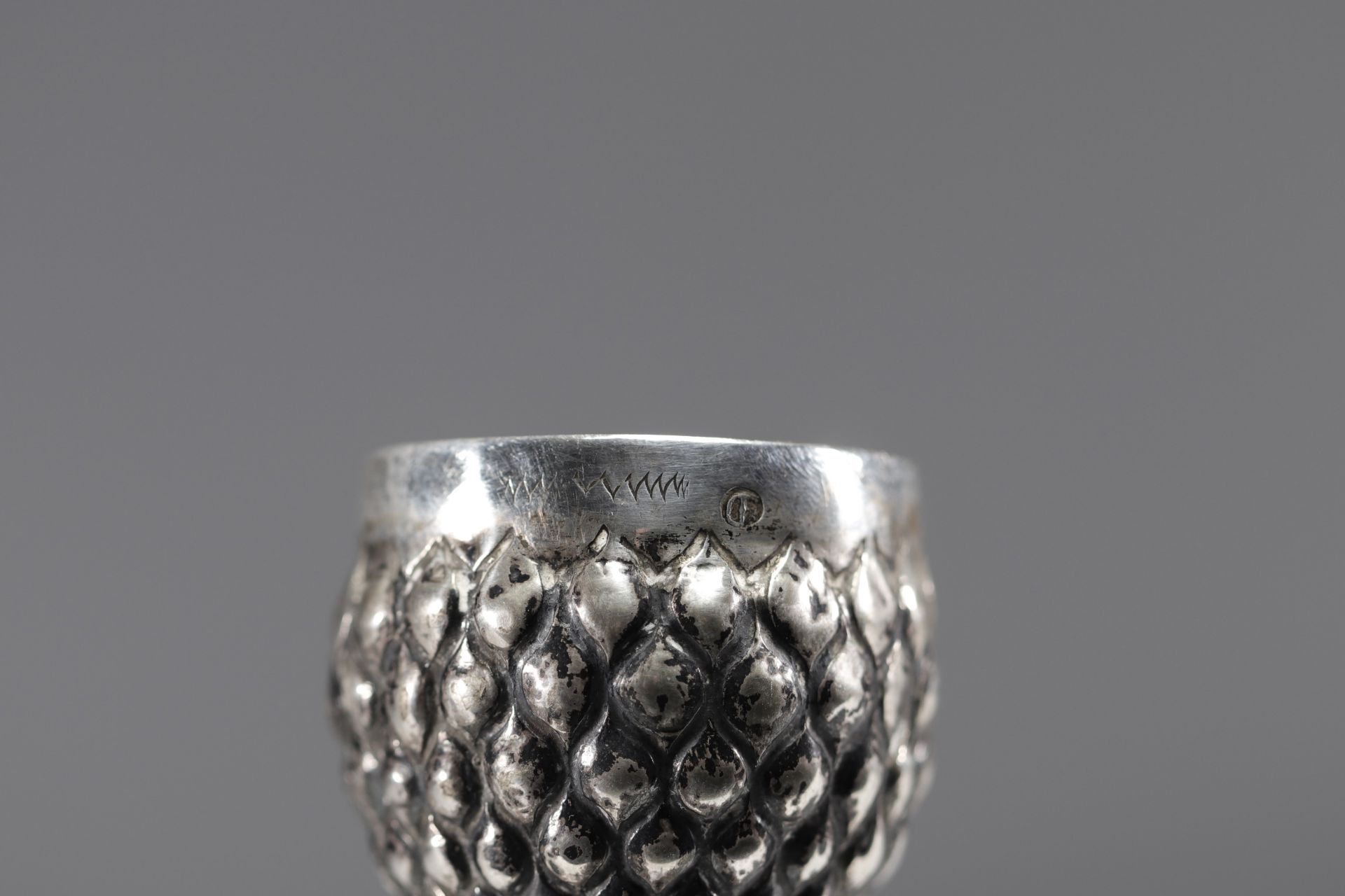 Covered hanap with pineapple-shaped lid in solid silver Nuremberg pewter from 17th centuryÂ - Image 4 of 4