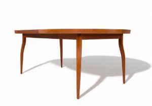 Finn JUHL (1912-1989) pour Niels Vodder, table ronde en teck à 2 allonges escamotables.