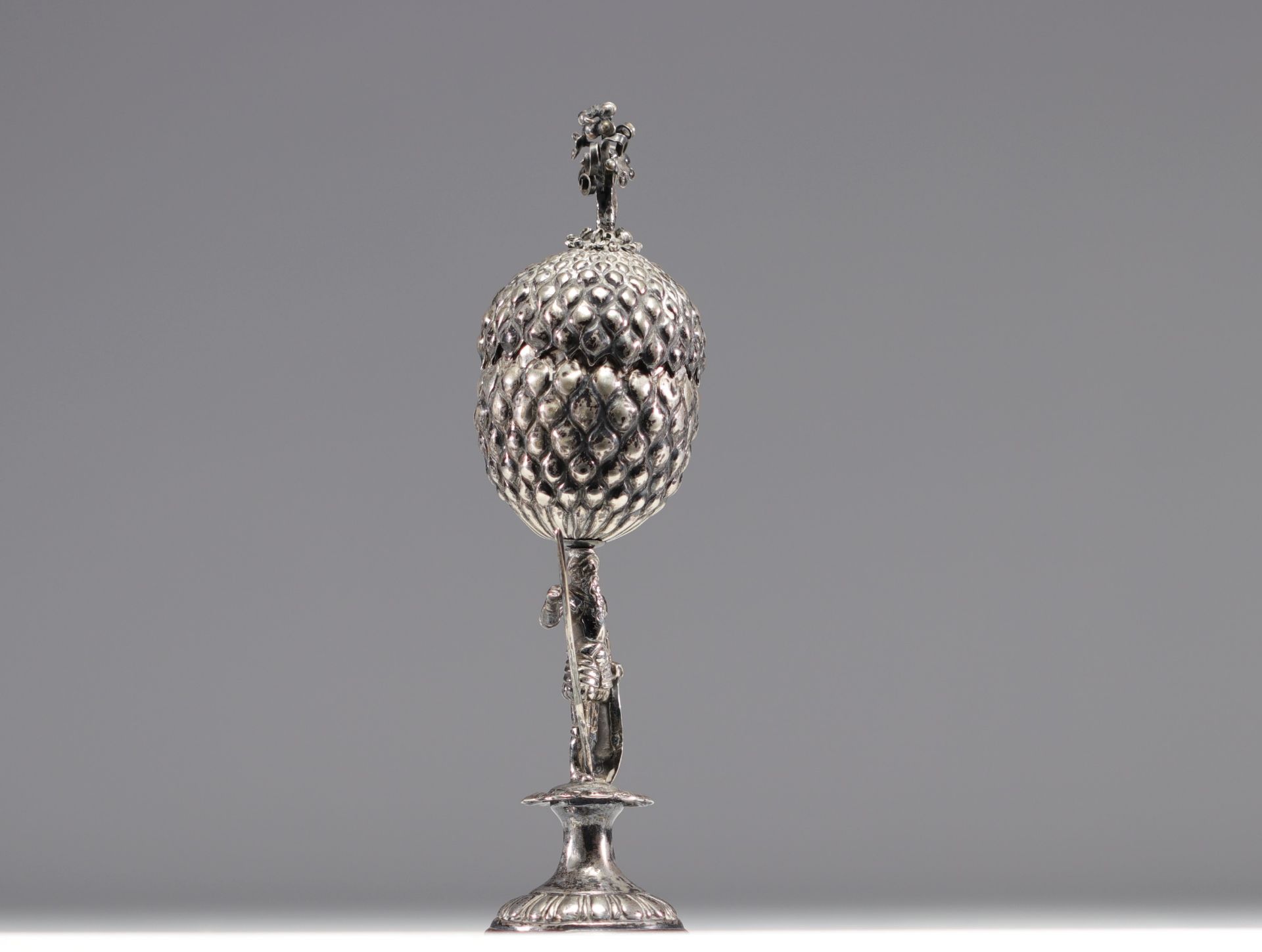Covered hanap with pineapple-shaped lid in solid silver Nuremberg pewter from 17th centuryÂ - Image 3 of 4