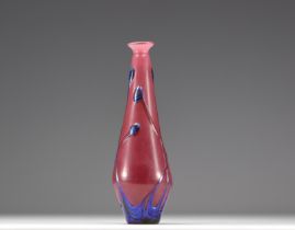 LOETZ Vase in violet iridescent pink glass with blue applications circa 1900