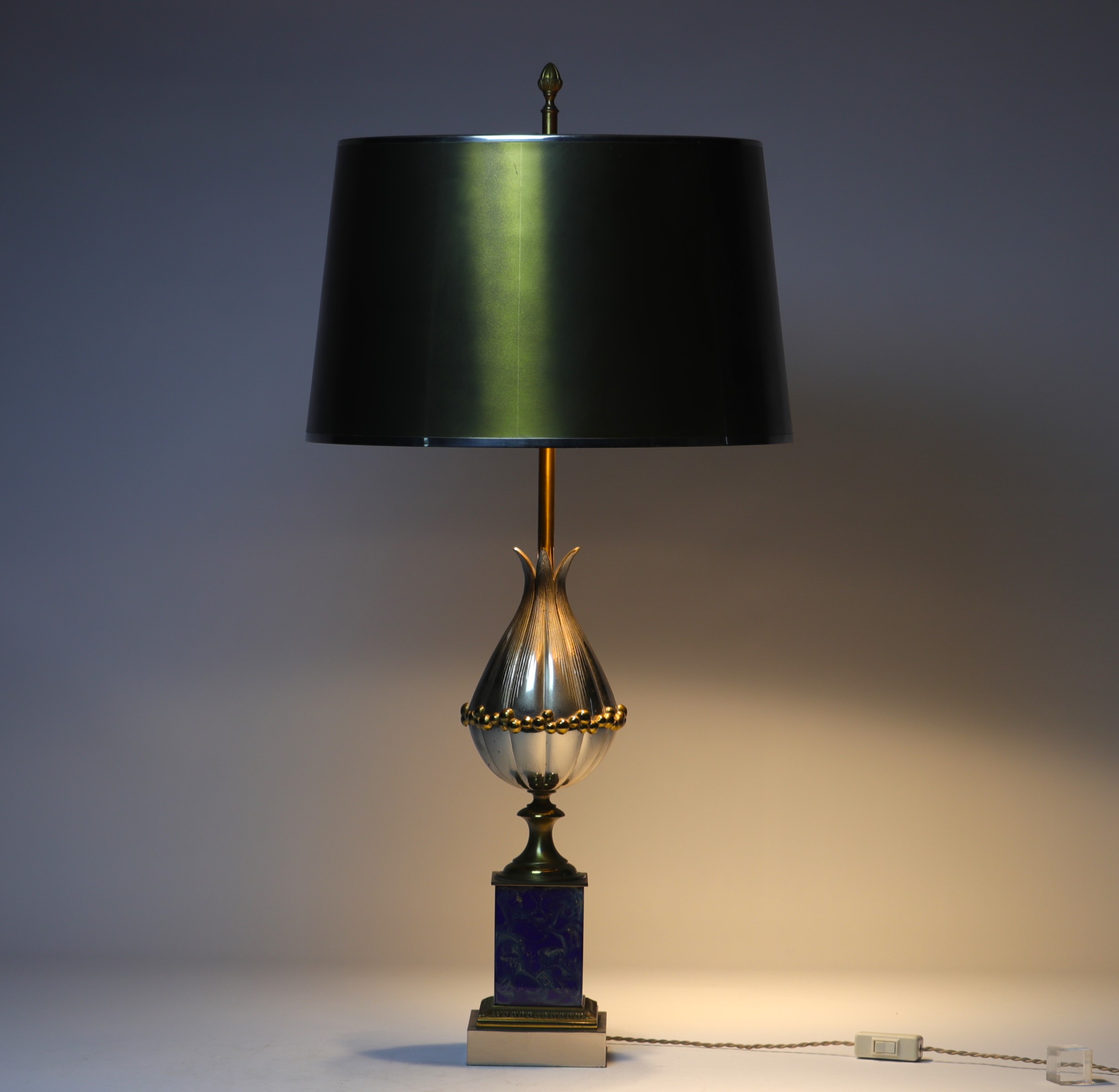 MAISON CHARLES Gilt bronze and brass table lamp depicting a fruit - Image 3 of 3