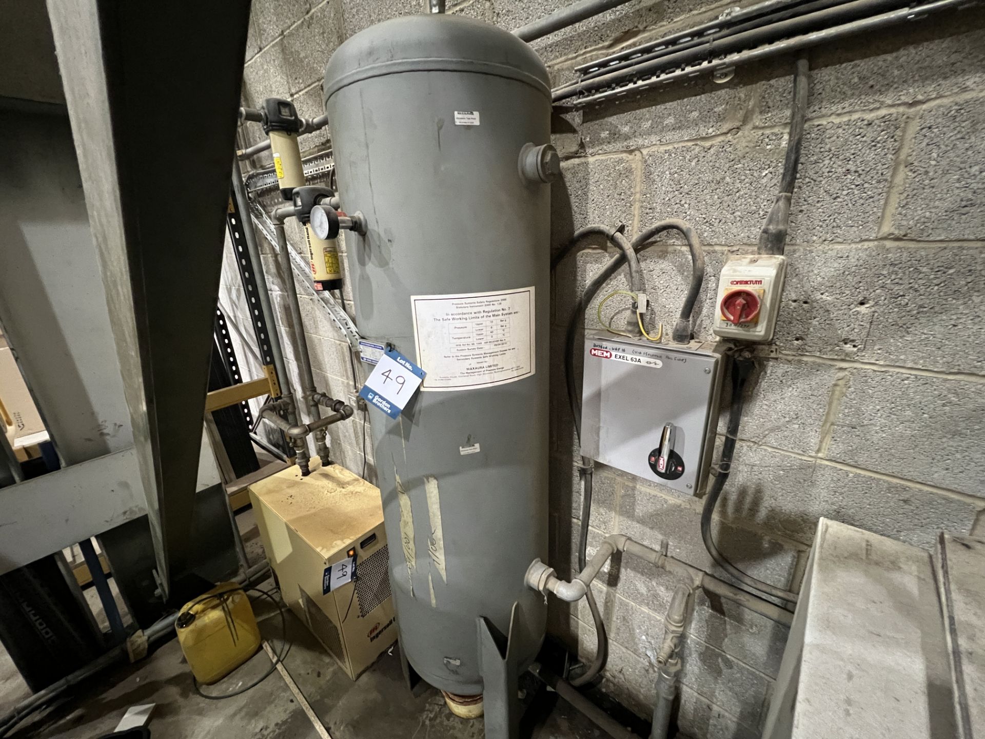 Radnal Pneumatics 340 Lts welded vertical air receiver tank with Ingersoll Rand DS024 air dryer , - Image 2 of 7