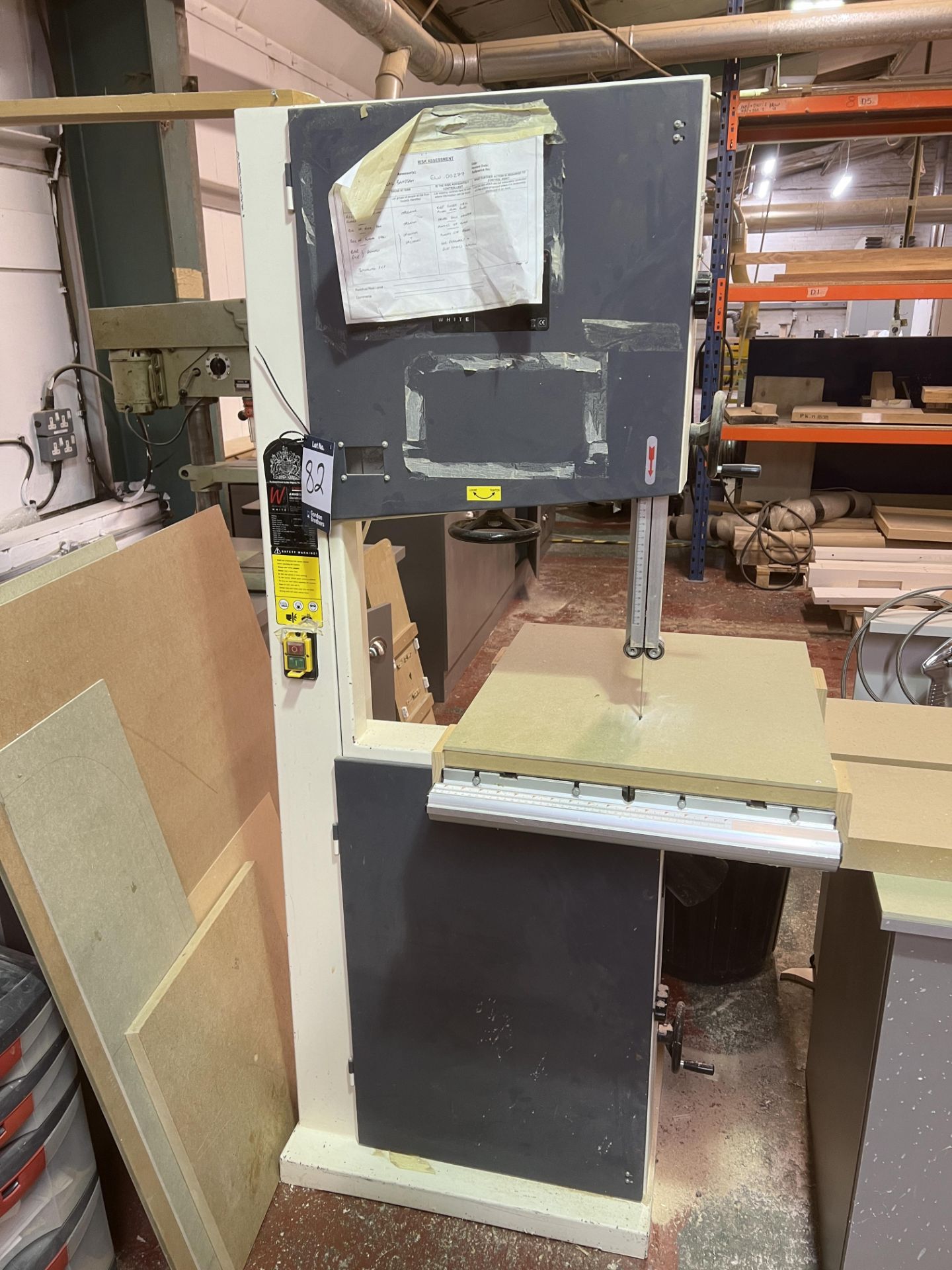 Axminster White AWHBS45ON vertical bandsaw, blade speed 9m-sec to 14m-sec, maximum cutting depth - Image 6 of 7