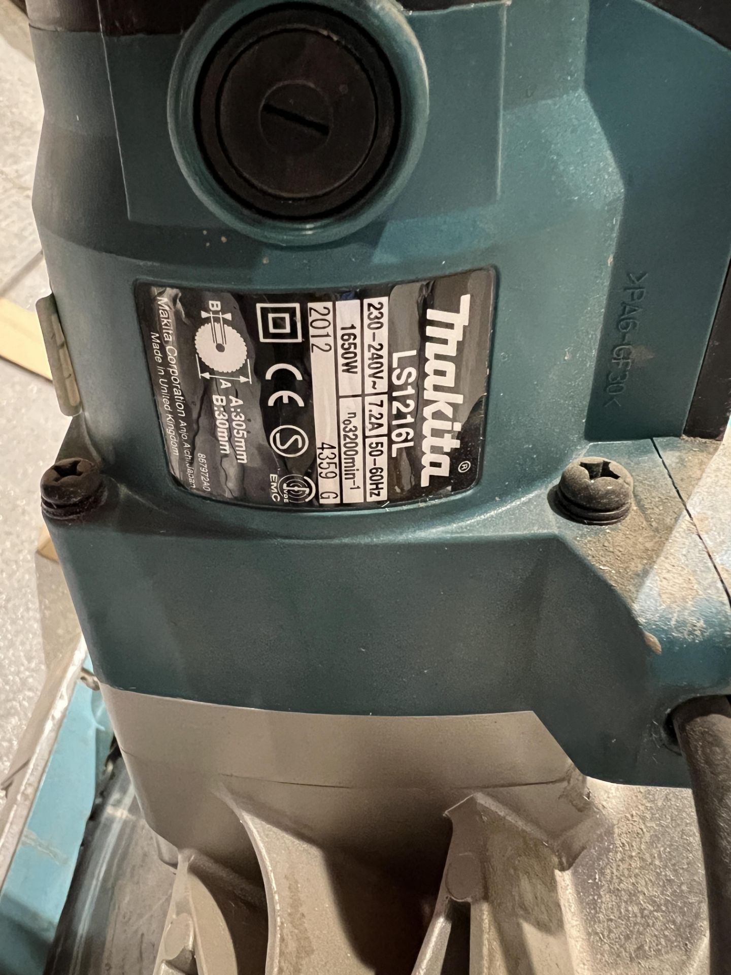 Makita DXT LS1216L mitre saw with swivel table, 230 volts 1600w, including small extraction vacuum - Image 3 of 5