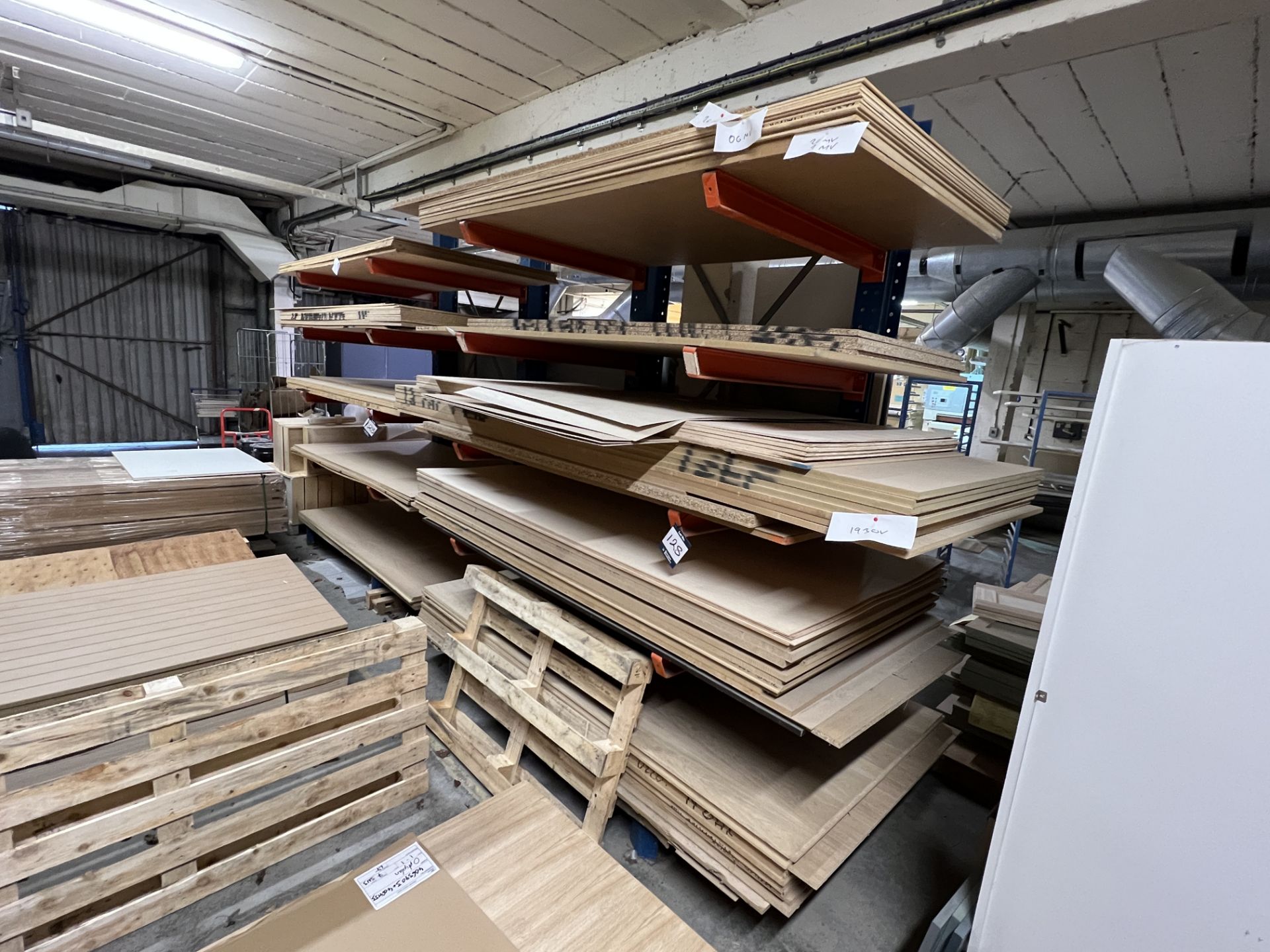 Rapid Racking and unbranded 5 bays of cantilever timber storage racking single sided 1000 kg - Image 7 of 11