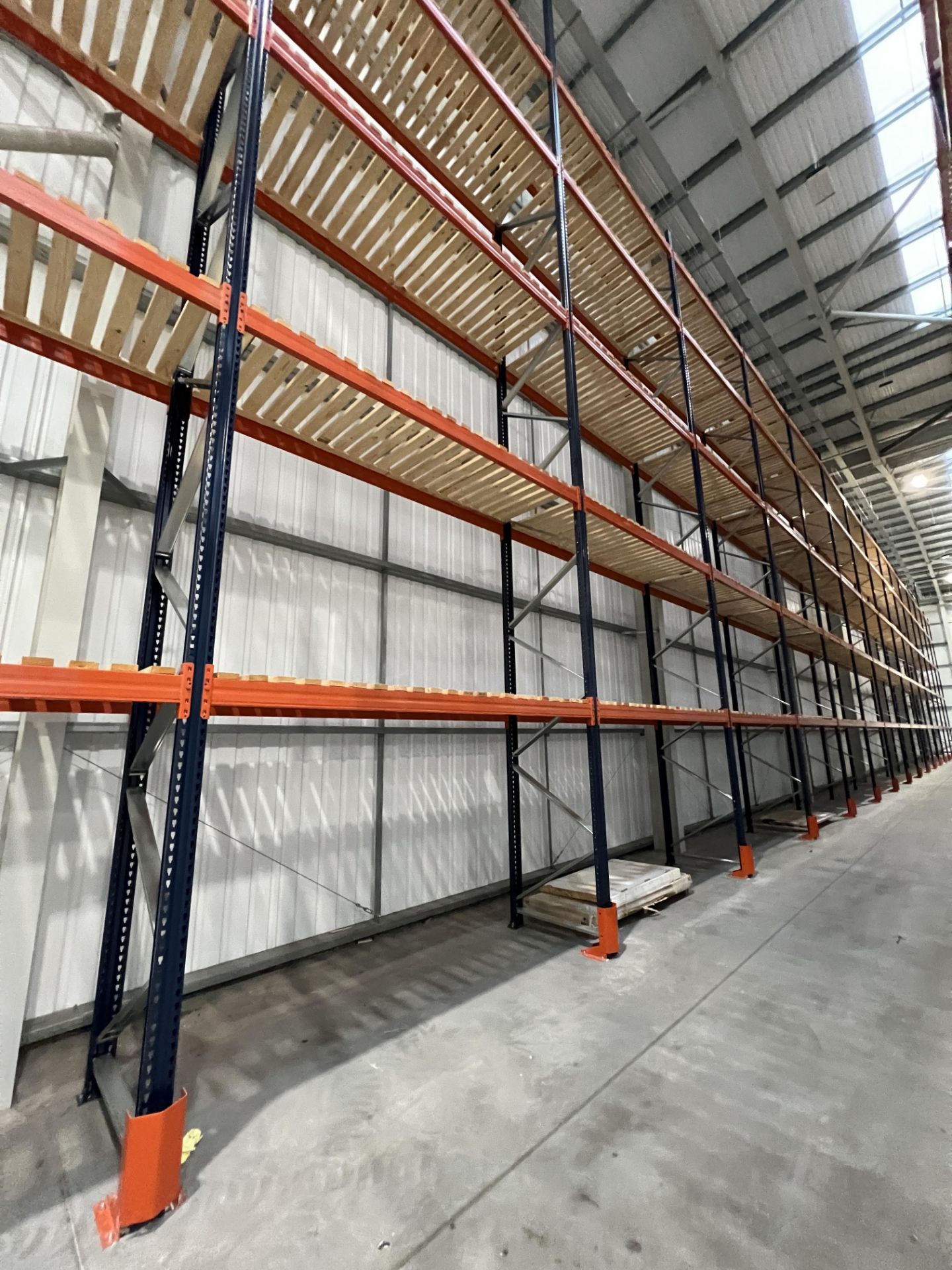 Mecalux M-22P high bay boltless pallet racking (2021), a 53 metre single run with 16 bays, to - Image 5 of 17