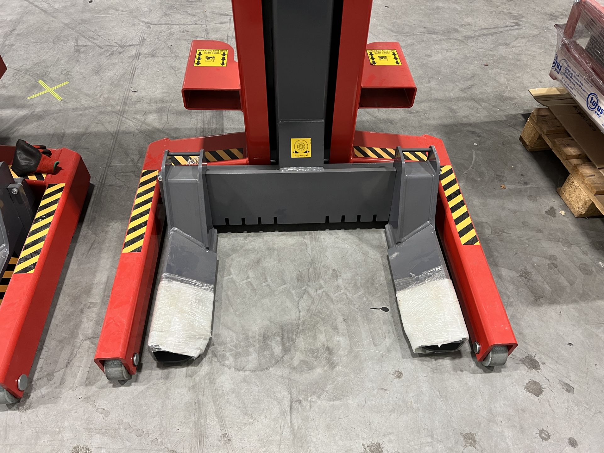 Qty 4, Totalkare T8DC cable free mobile column vehicle lifts, S/No. 012240/4, 012240/3, 012240/2, - Image 9 of 17