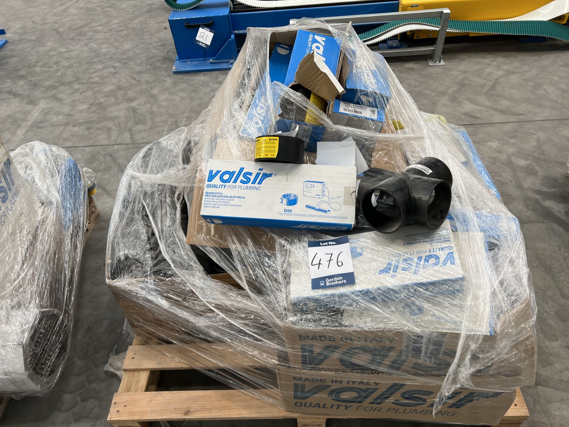 Three pallets with various plumbing related parts to include Valsir PE plastic fittings, S12.5 HD PE - Image 3 of 9