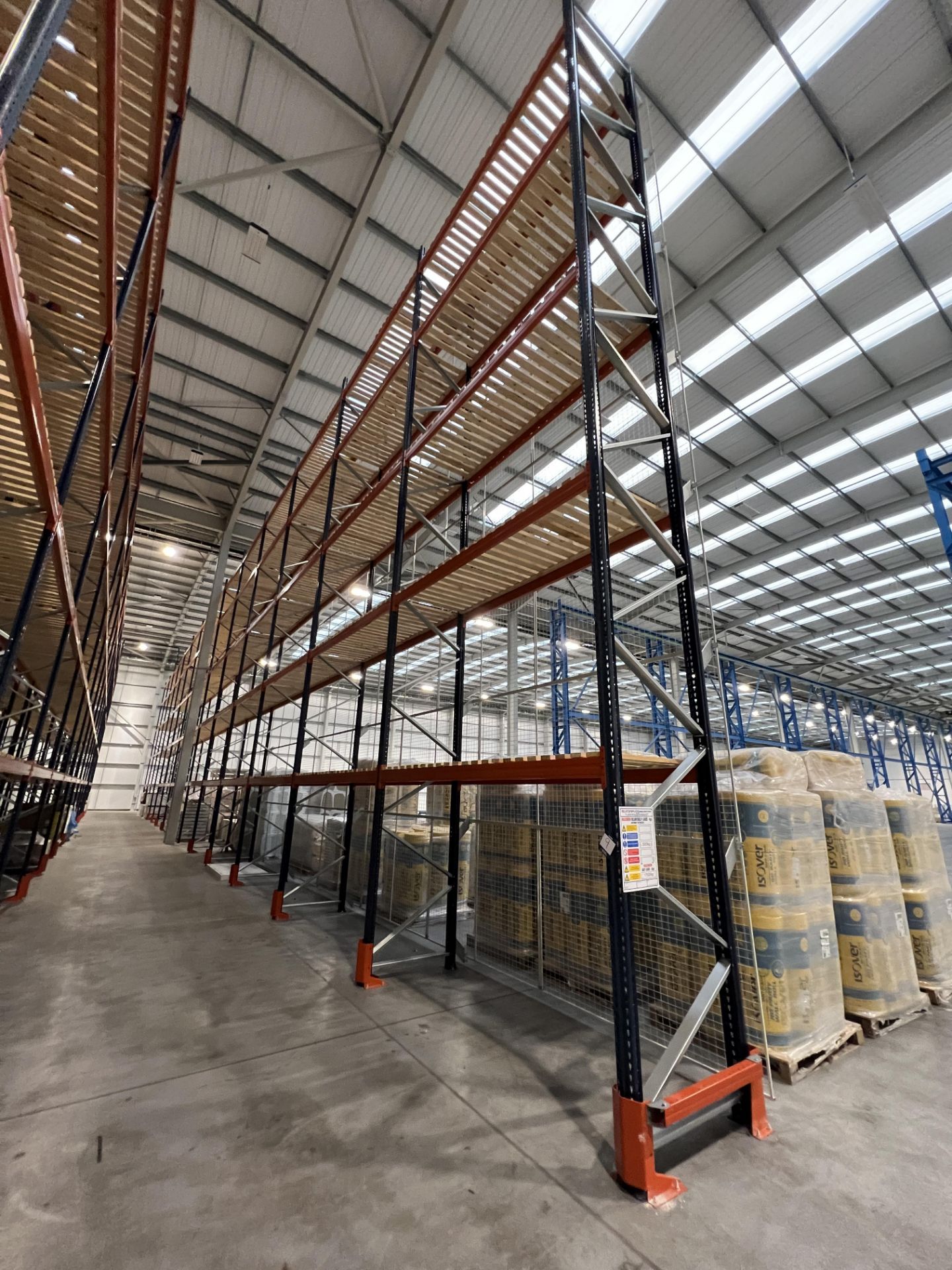 Mecalux M-22P high bay boltless pallet racking (2021), a single run with 13 bays, to include 14 x - Image 3 of 12