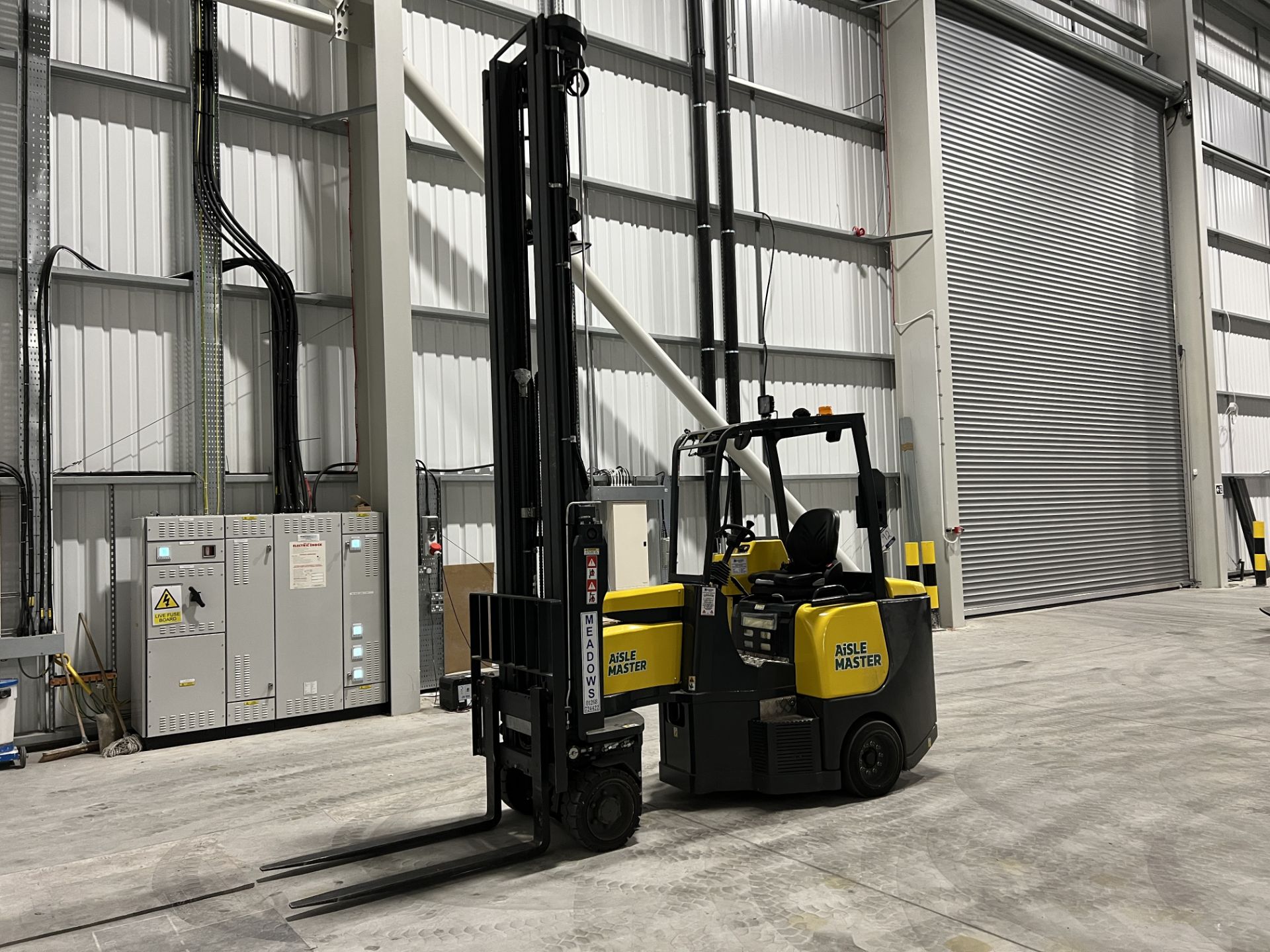Aislemaster 20SHE narrow aisle articulating forklift truck, S/No. 63505 (2021), hours: 94.6, maximum - Image 3 of 24