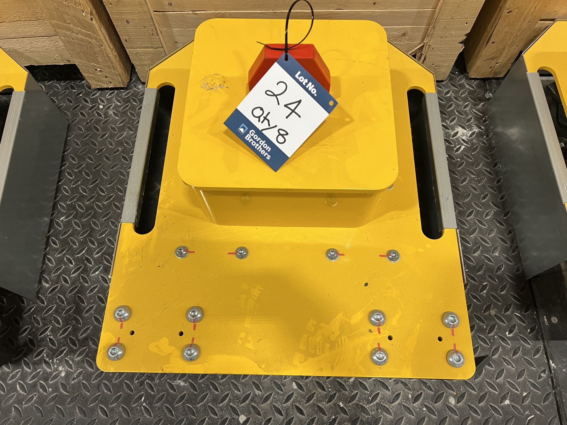 Heavy duty skates (2021) from lot 21 the Tracoinsa Systems UK conveying system this lot will - Image 2 of 2