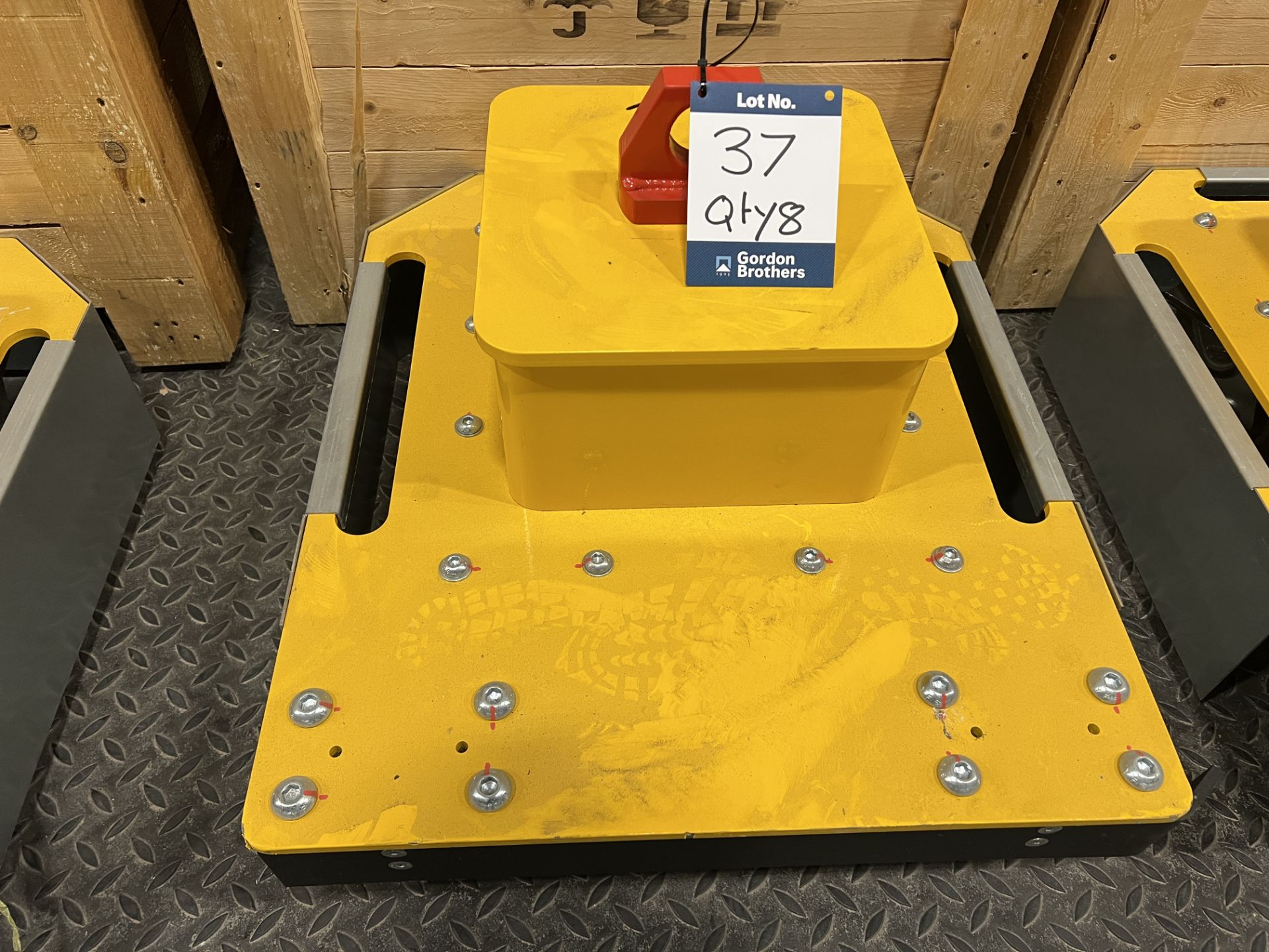 Heavy duty skates (2021) from lot 21 the Tracoinsa Systems UK conveying system this lot will - Image 2 of 2