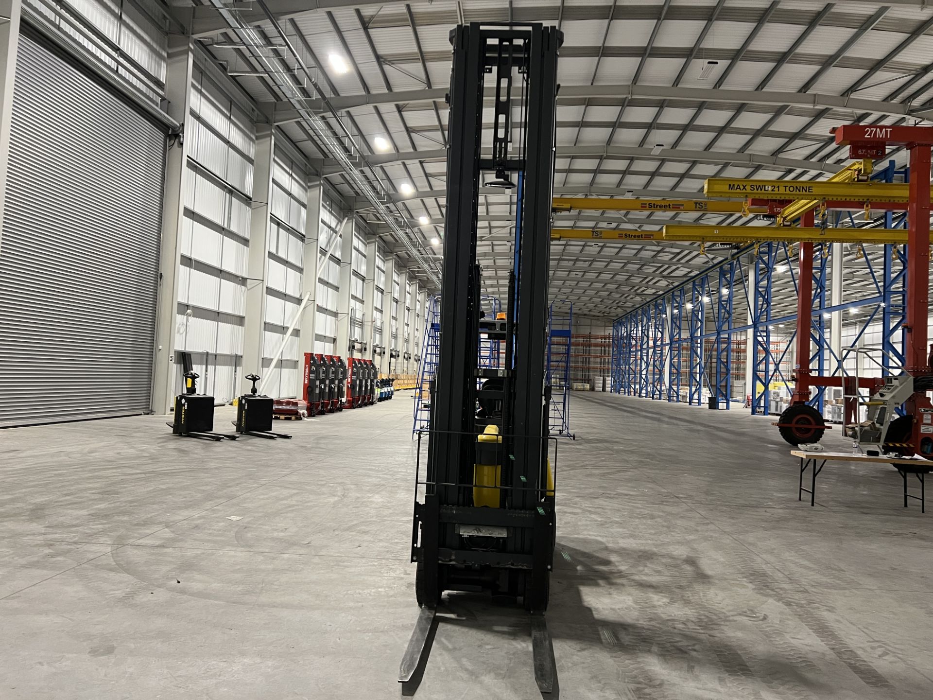 Aislemaster 20SHE narrow aisle articulating forklift truck, S/No. 63504 (2021), hours: 102.2, - Image 5 of 27