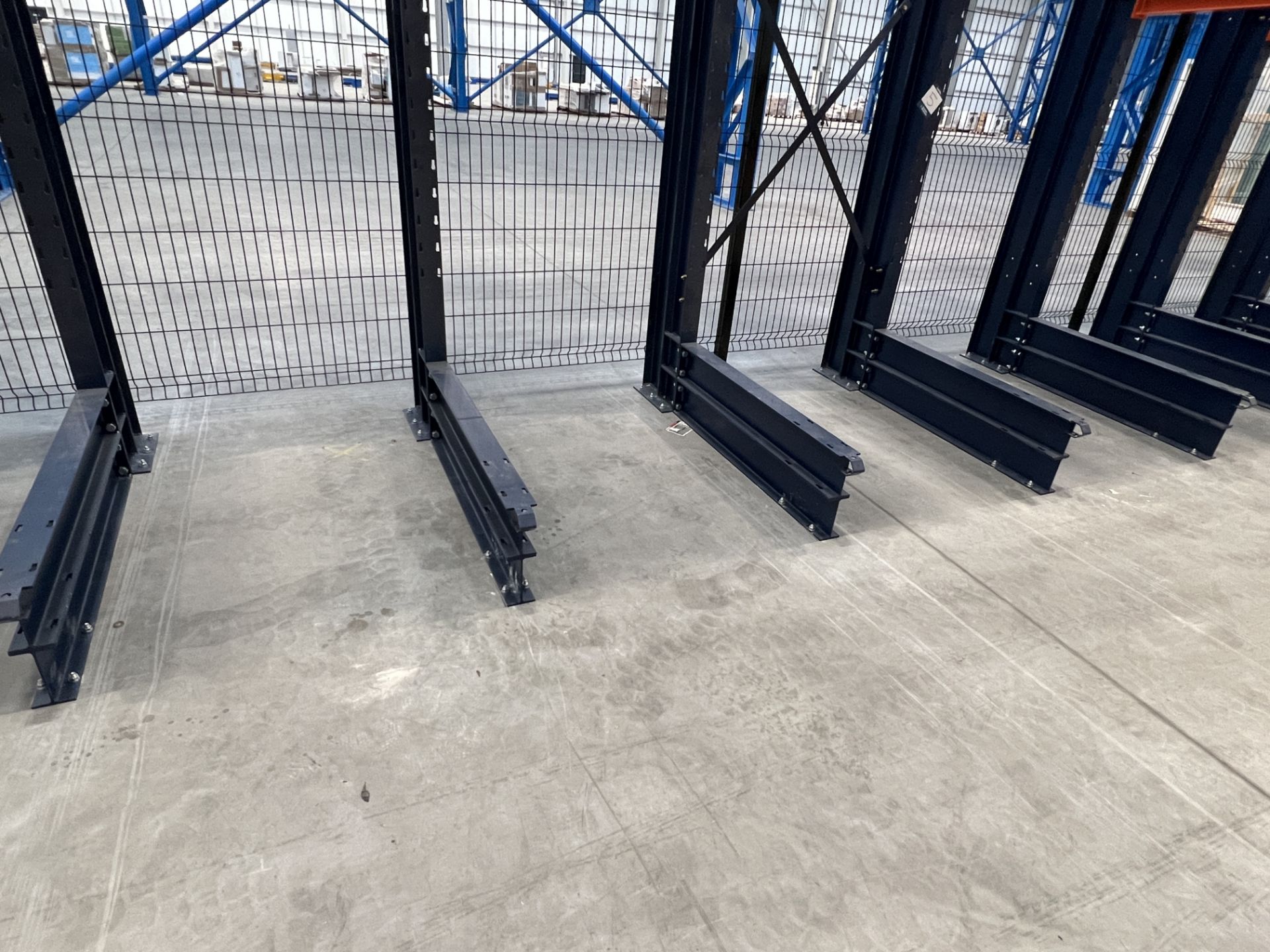 A Mecalux UK Shelving 8.8 m high block of cantilever racking (2021) with five column uprights, - Bild 3 aus 5