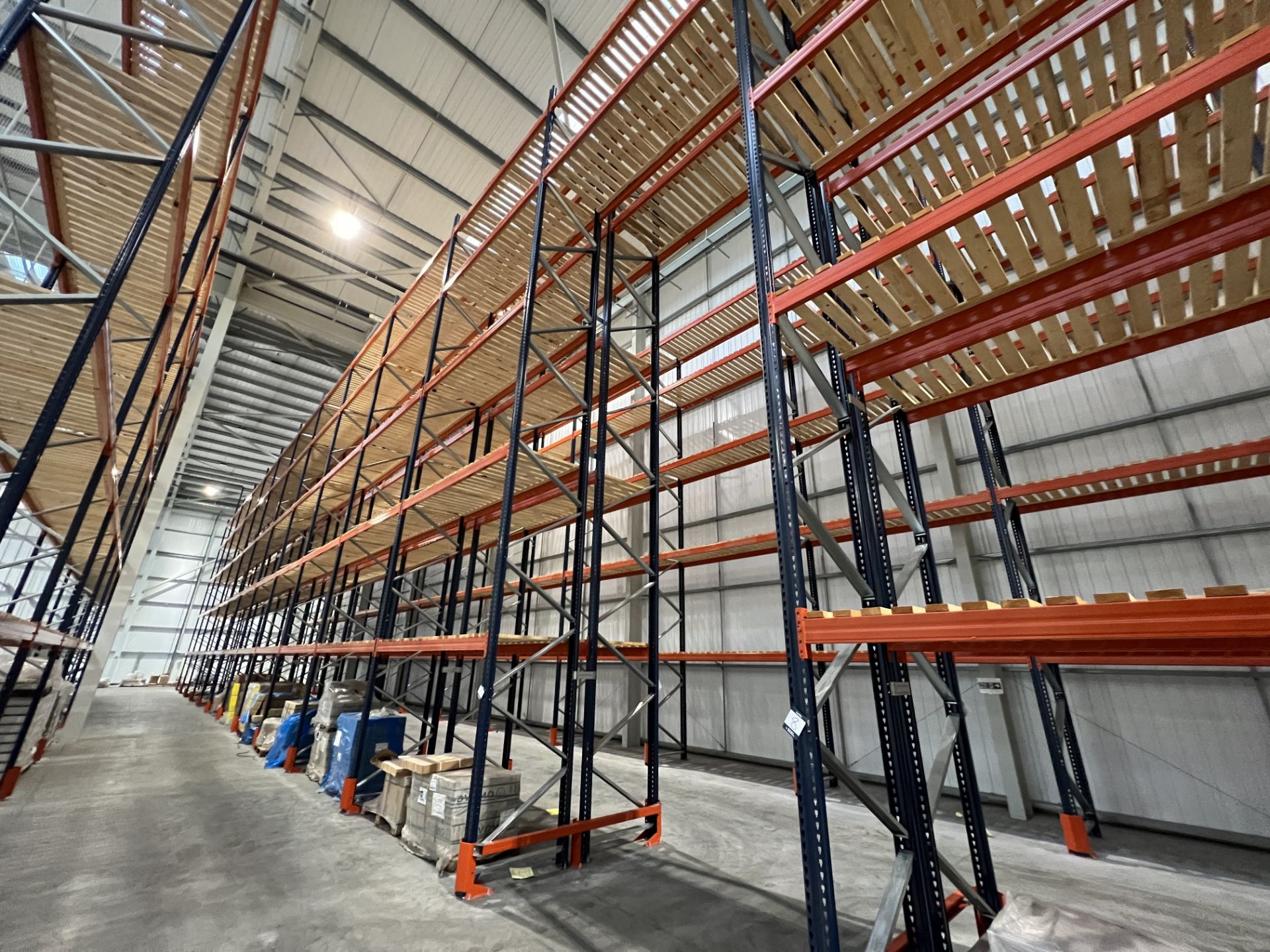 Mecalux M-22P high bay boltless pallet racking (2021), consisting of two back to back 49.7 metre - Image 4 of 11