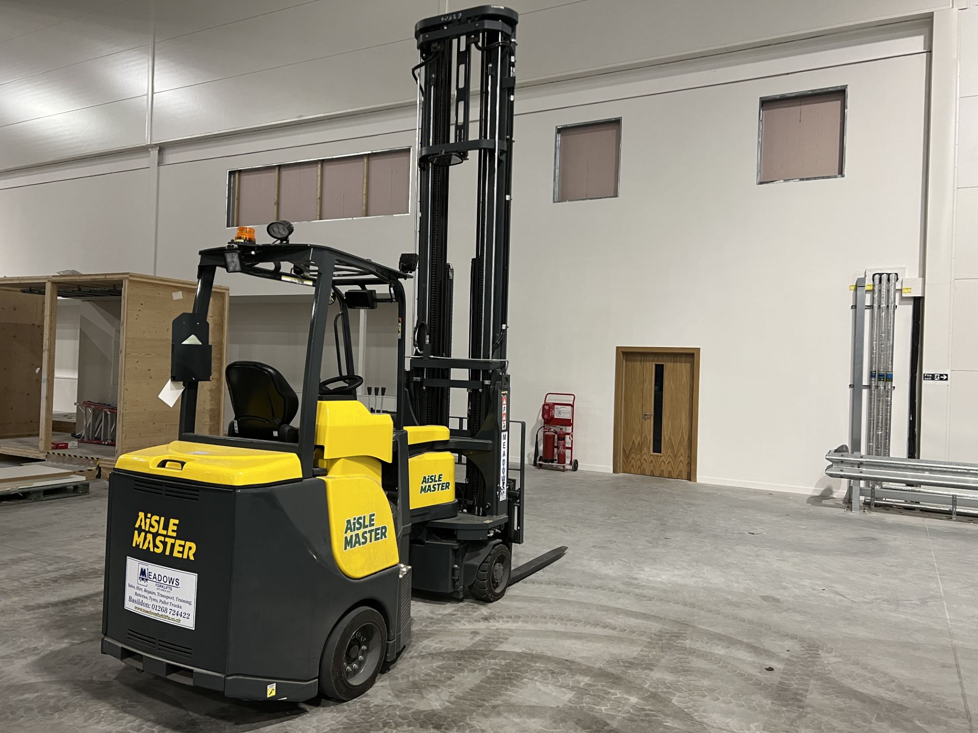 Aislemaster 20SHE narrow aisle articulating forklift truck, S/No. 63504 (2021), hours: 102.2, - Image 4 of 27