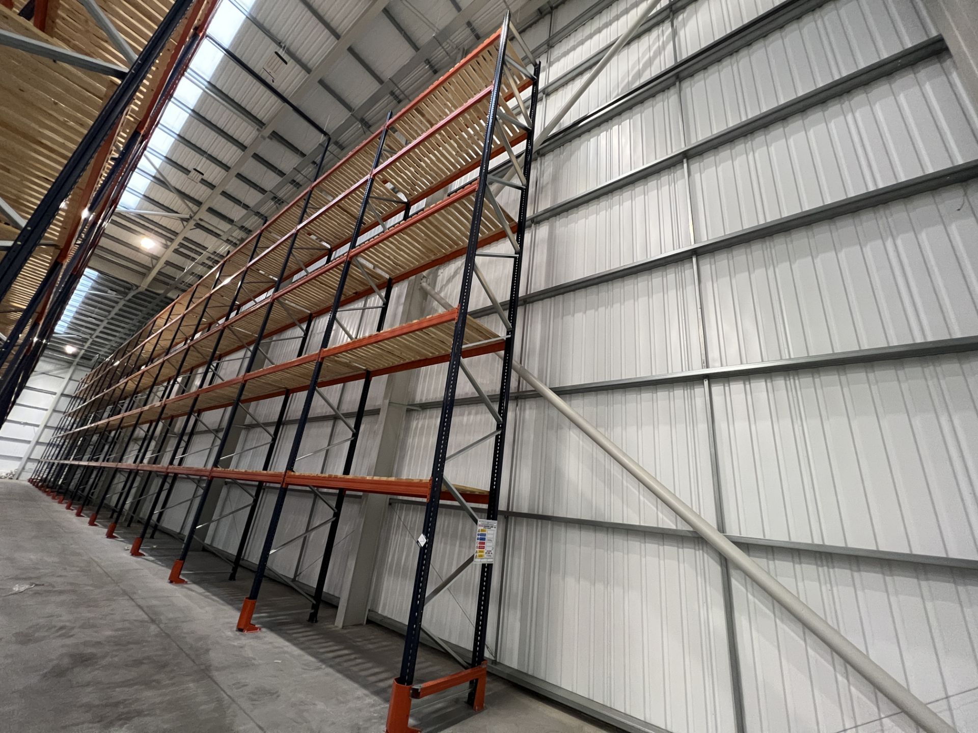 Mecalux M-22P high bay boltless pallet racking (2021), a 53 metre single run with 16 bays, to - Image 13 of 17
