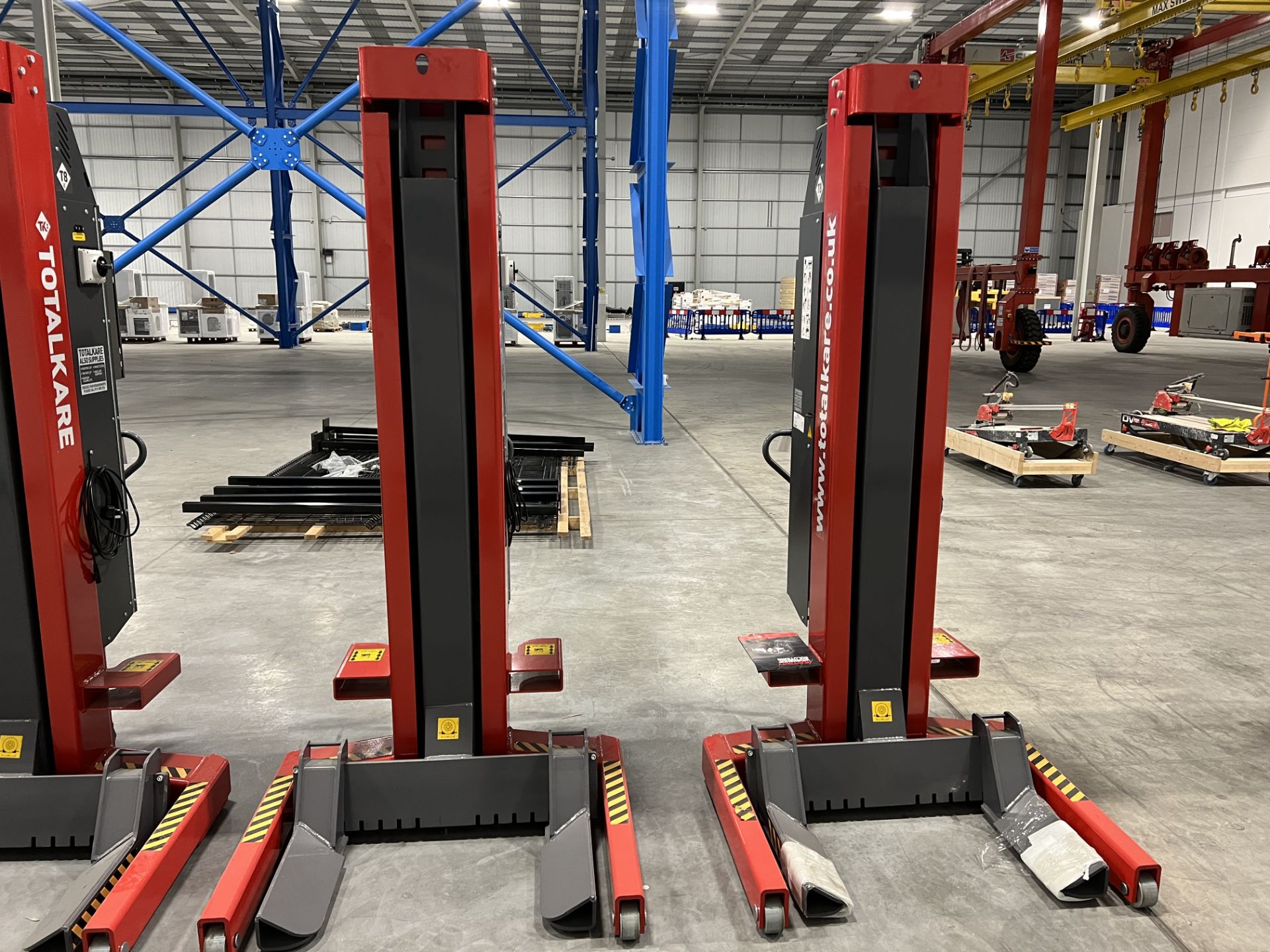 Qty 4, Totalkare T8DC cable free mobile column vehicle lifts, S/No. 012239/4, 012239/3, 012239/2, - Image 4 of 18