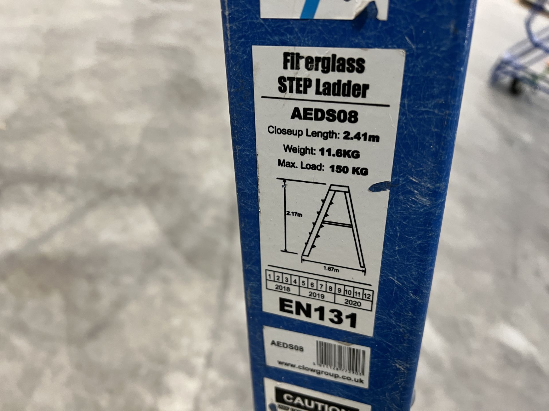 Clow Group fibreglass single 2.17m high 3 tread step ladder, maximum capacity 150 Kg. - Image 3 of 4