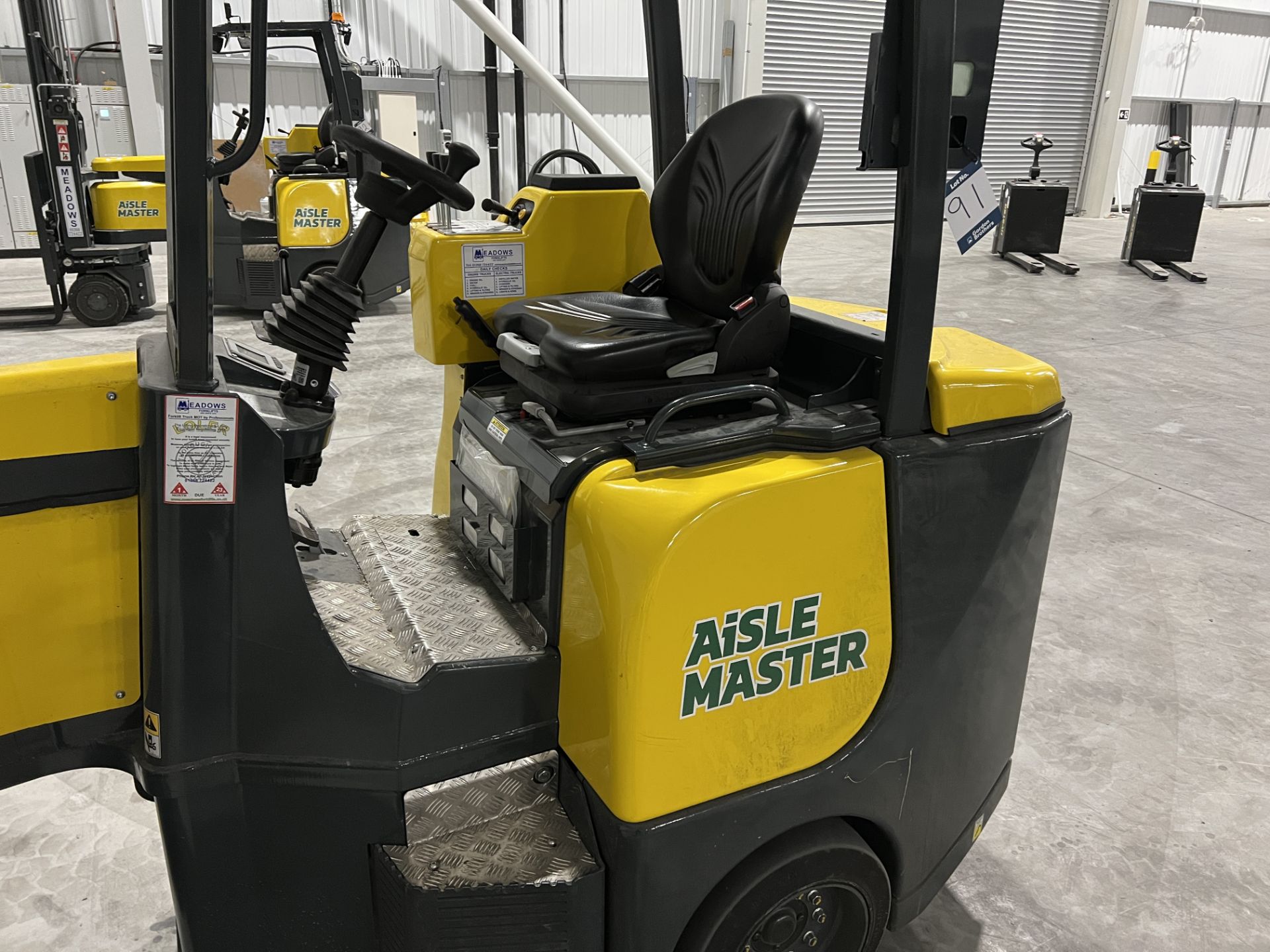 Aislemaster 20SHE narrow aisle articulating forklift truck, S/No. 63504 (2021), hours: 102.2, - Image 7 of 27