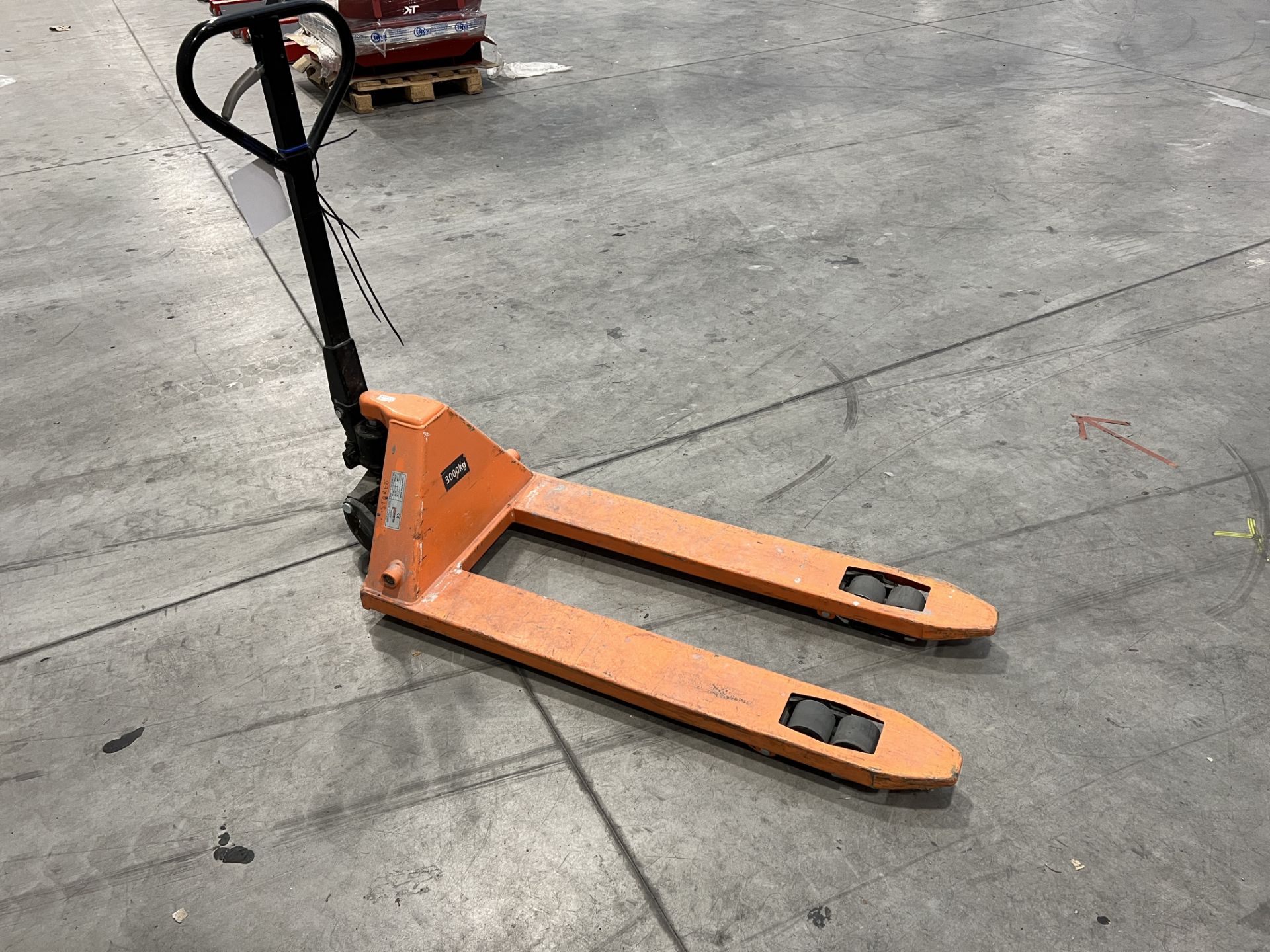 Load Surfer 3,000 Kg capacity hydraulic pallet truck, S/No. 2619 (2020), fork length 1,150mm x width - Image 2 of 4