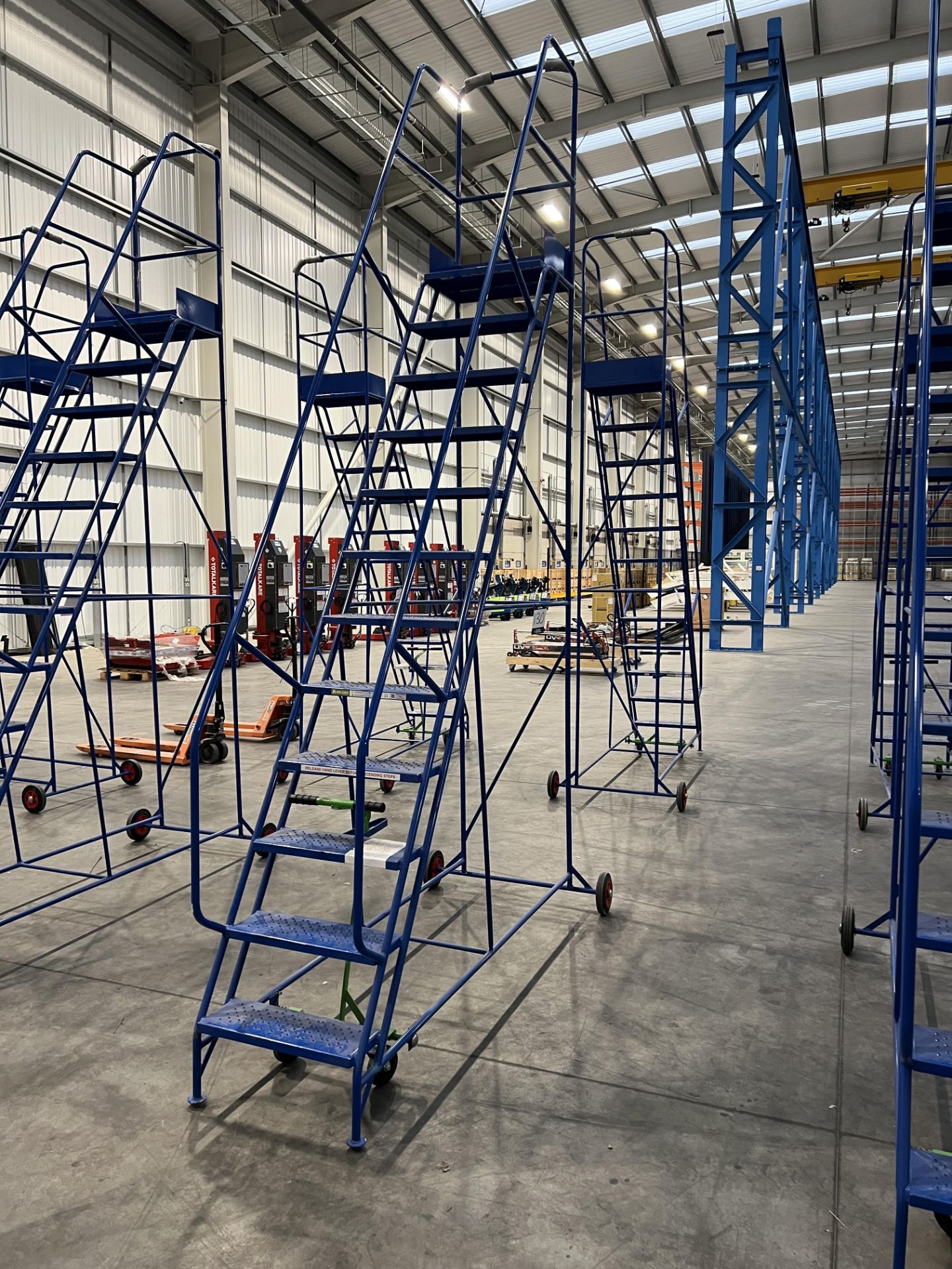 KLIME-EZEE KE12, 12 tread mobile warehouse steps (2021), SWL 300Kg (Unused)