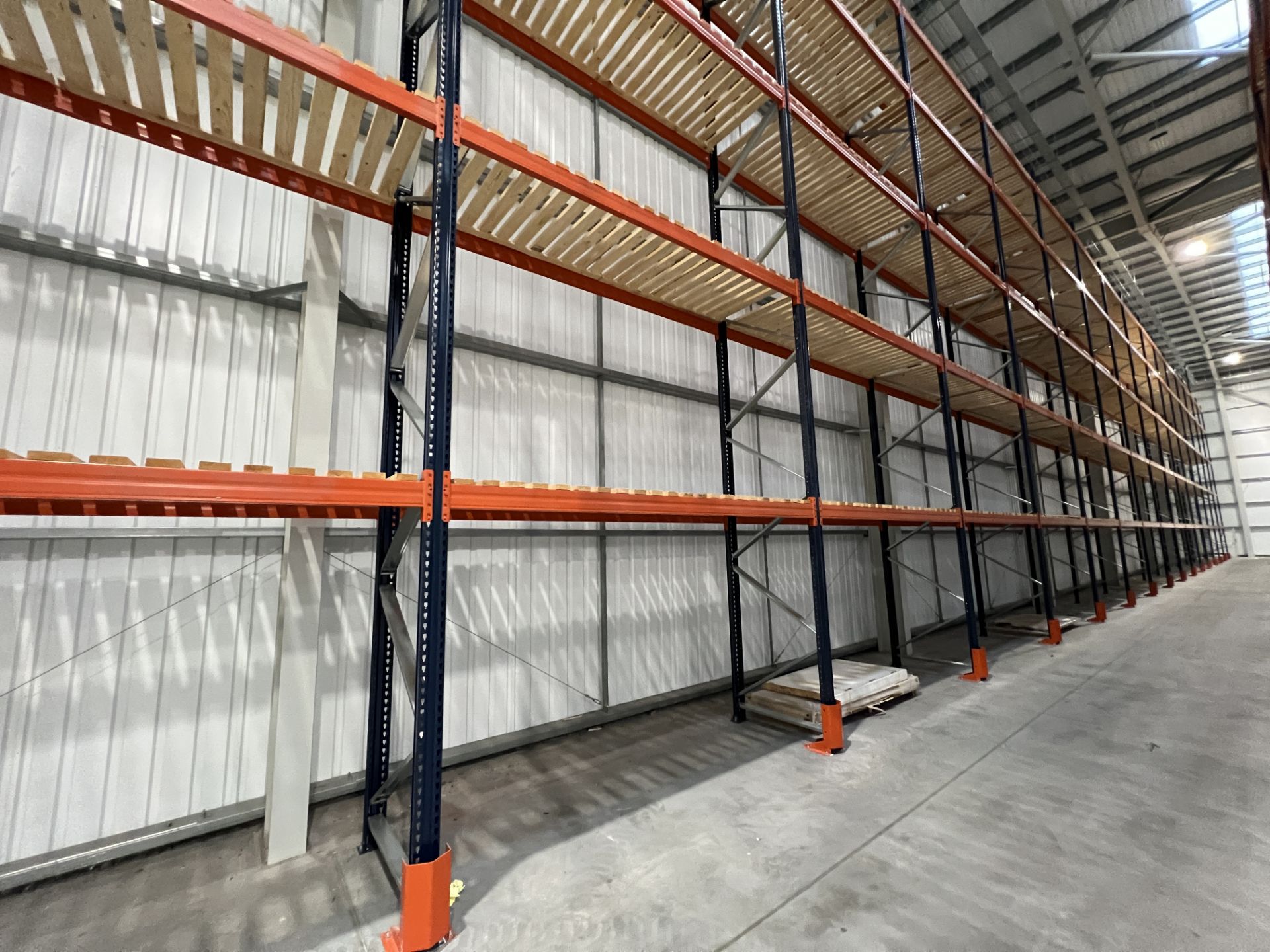 Mecalux M-22P high bay boltless pallet racking (2021), a 53 metre single run with 16 bays, to - Image 7 of 17