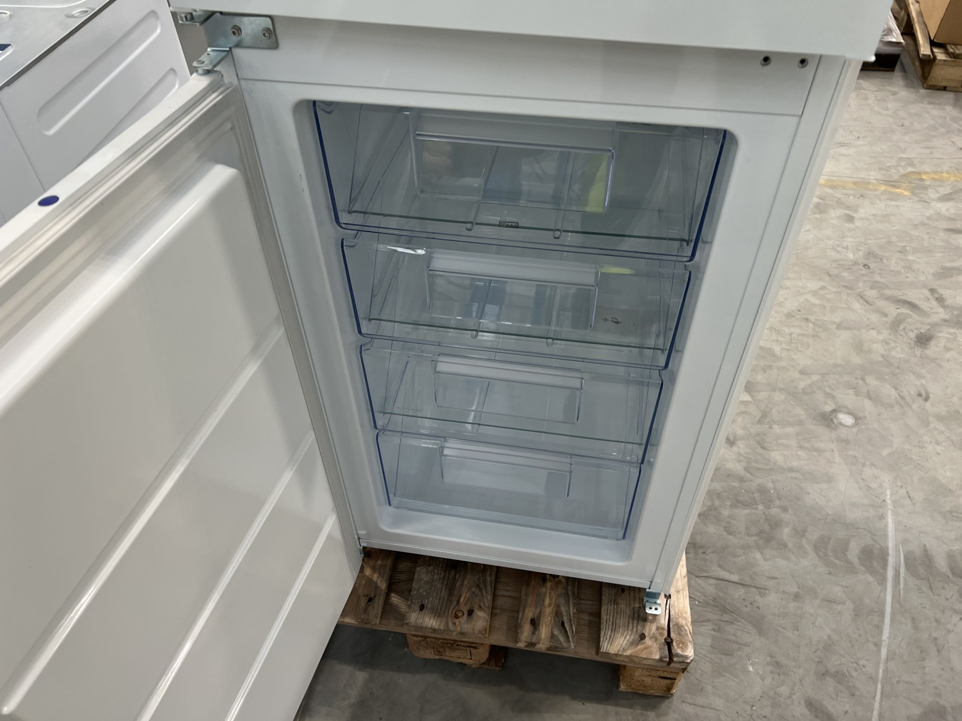 Used White goods 1 x Zanussi ZNFN18FSF integrated fridge- freezer, 2 x AEG L7WE7631B1 7000 series - Image 16 of 18
