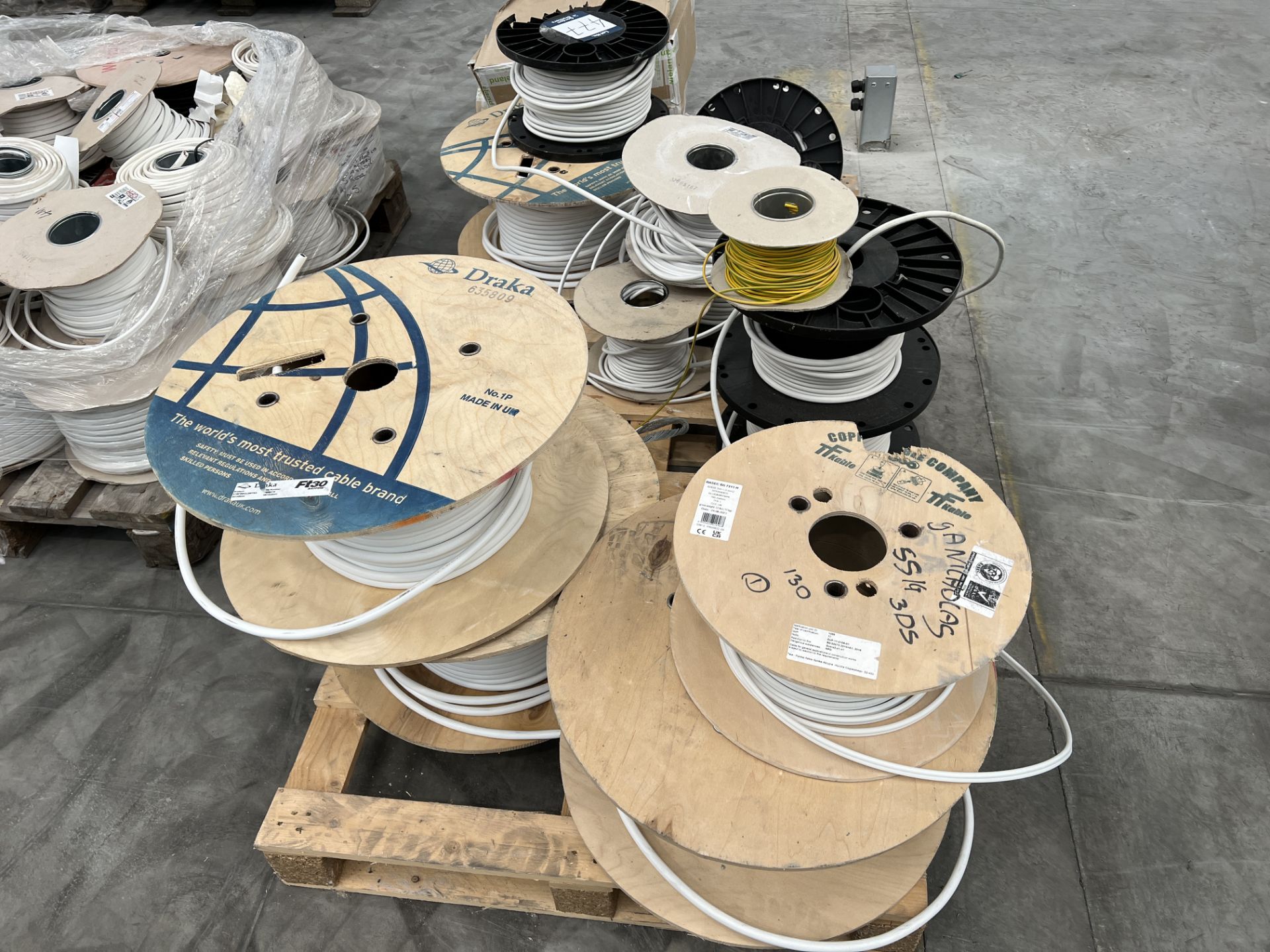 Two pallets with part reels of electrical cable including mains cable 2 x 4 + 1.5mm², 3 x part reels - Image 4 of 12