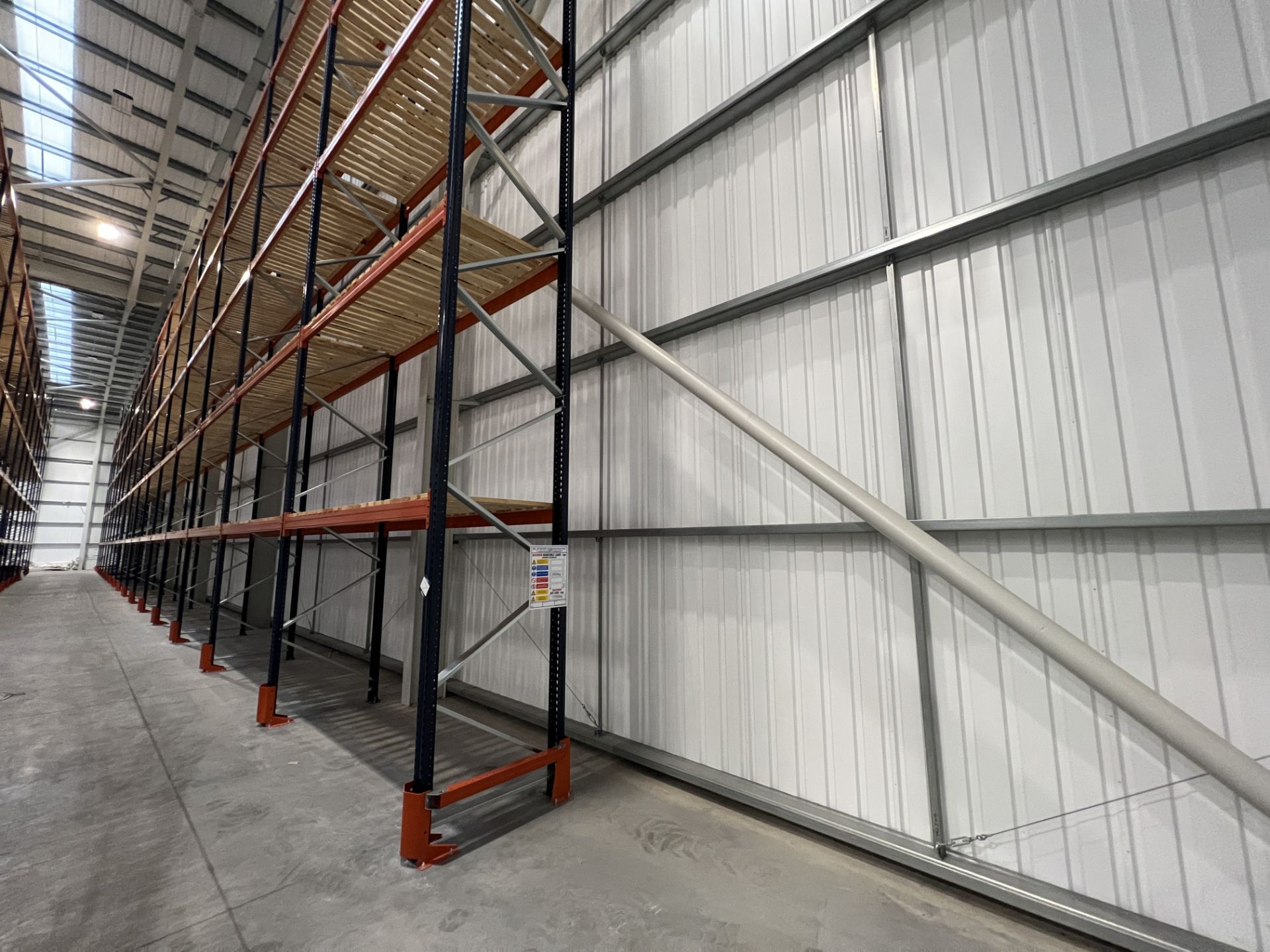 Mecalux M-22P high bay boltless pallet racking (2021), a 53 metre single run with 16 bays, to - Image 12 of 17