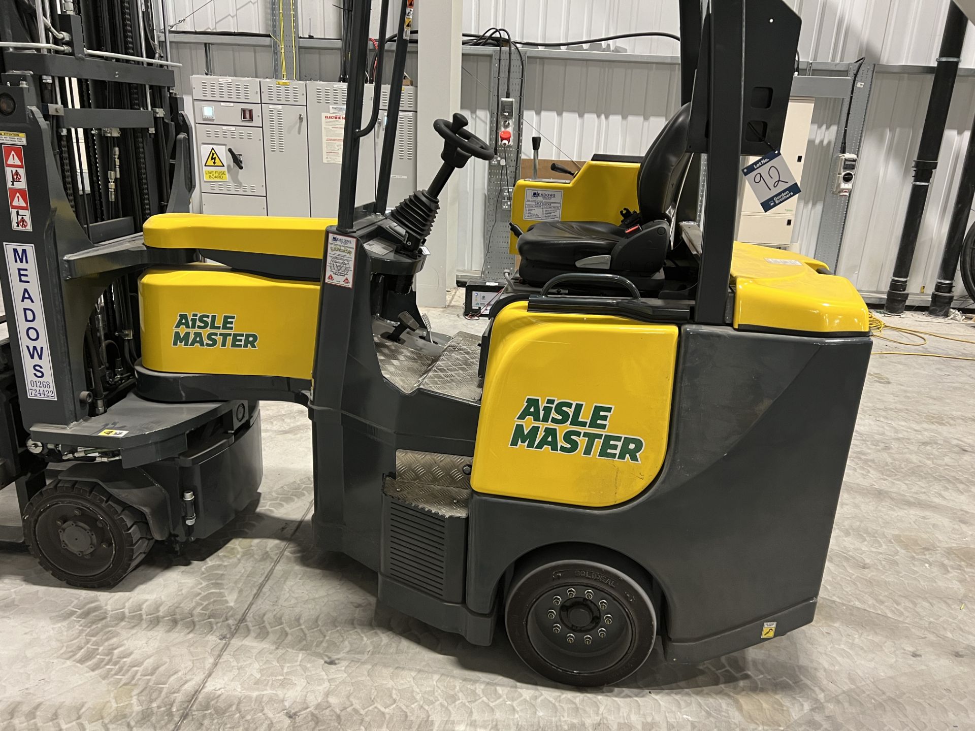 Aislemaster 20SHE narrow aisle articulating forklift truck, S/No. 63505 (2021), hours: 94.6, maximum - Image 12 of 24