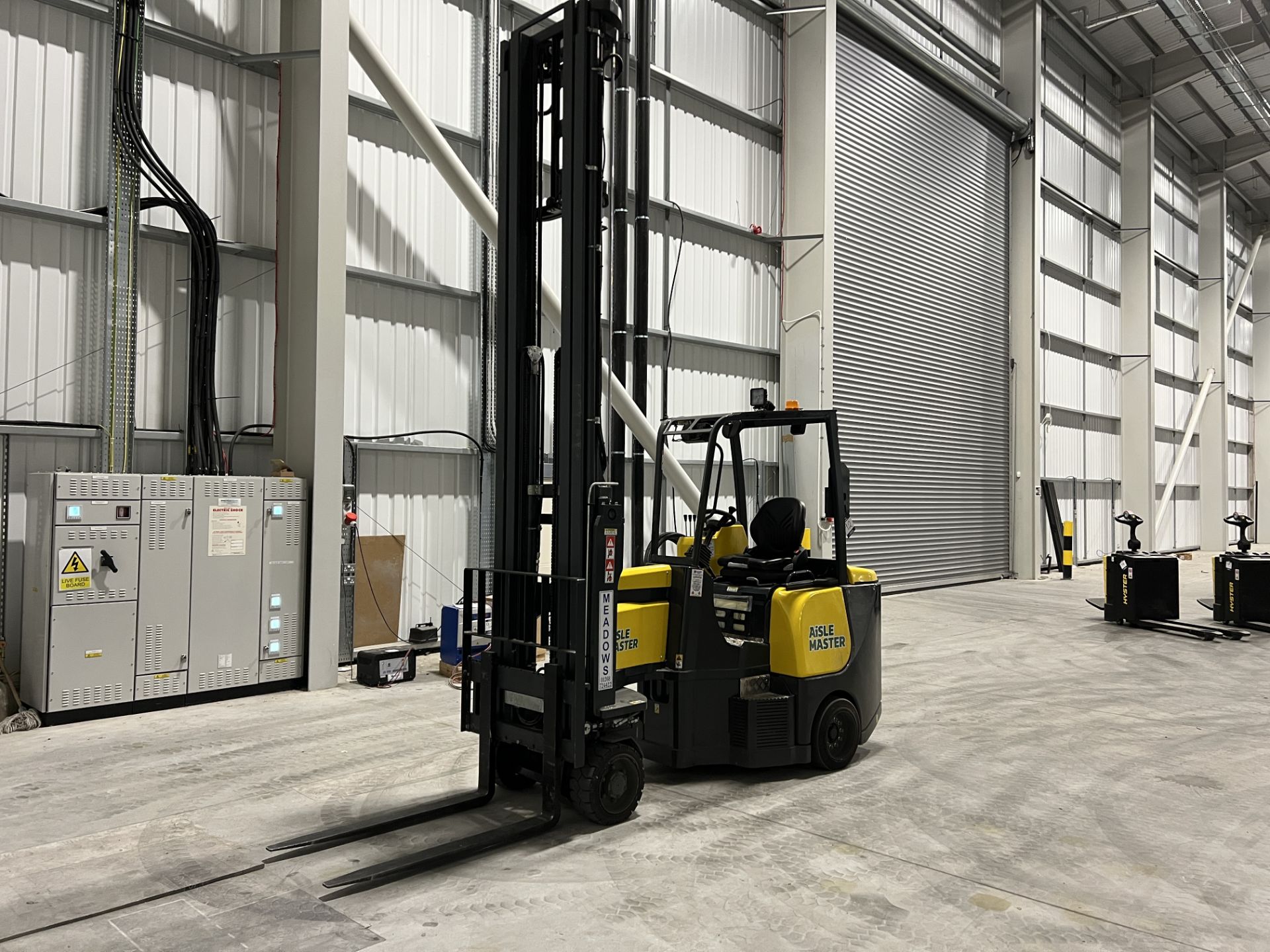 Aislemaster 20SHE narrow aisle articulating forklift truck, S/No. 63505 (2021), hours: 94.6, maximum