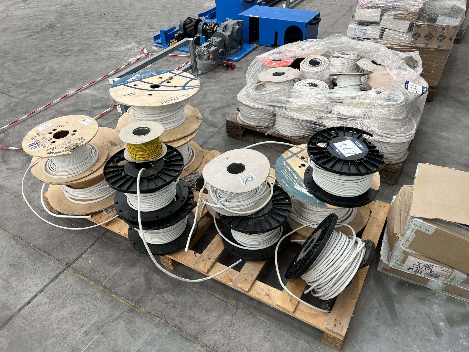 Two pallets with part reels of electrical cable including mains cable 2 x 4 + 1.5mm², 3 x part reels