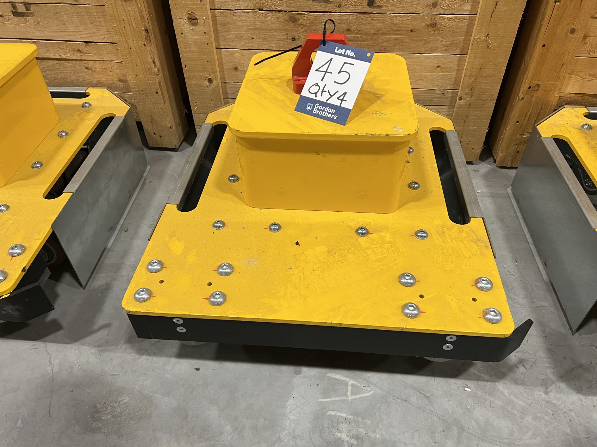 Heavy duty skates (2021) from lot 21 the Tracoinsa Systems UK conveying system this lot will - Image 2 of 2