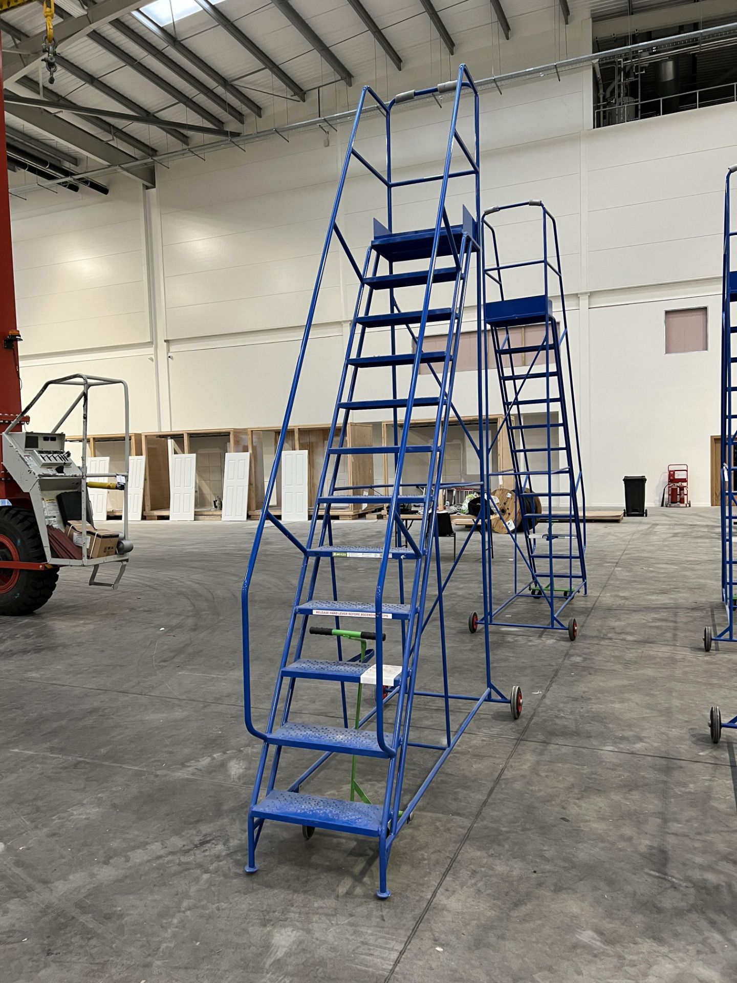 KLIME-EZEE KE12, 12 tread mobile warehouse steps (2021), SWL 300Kg (Unused)
