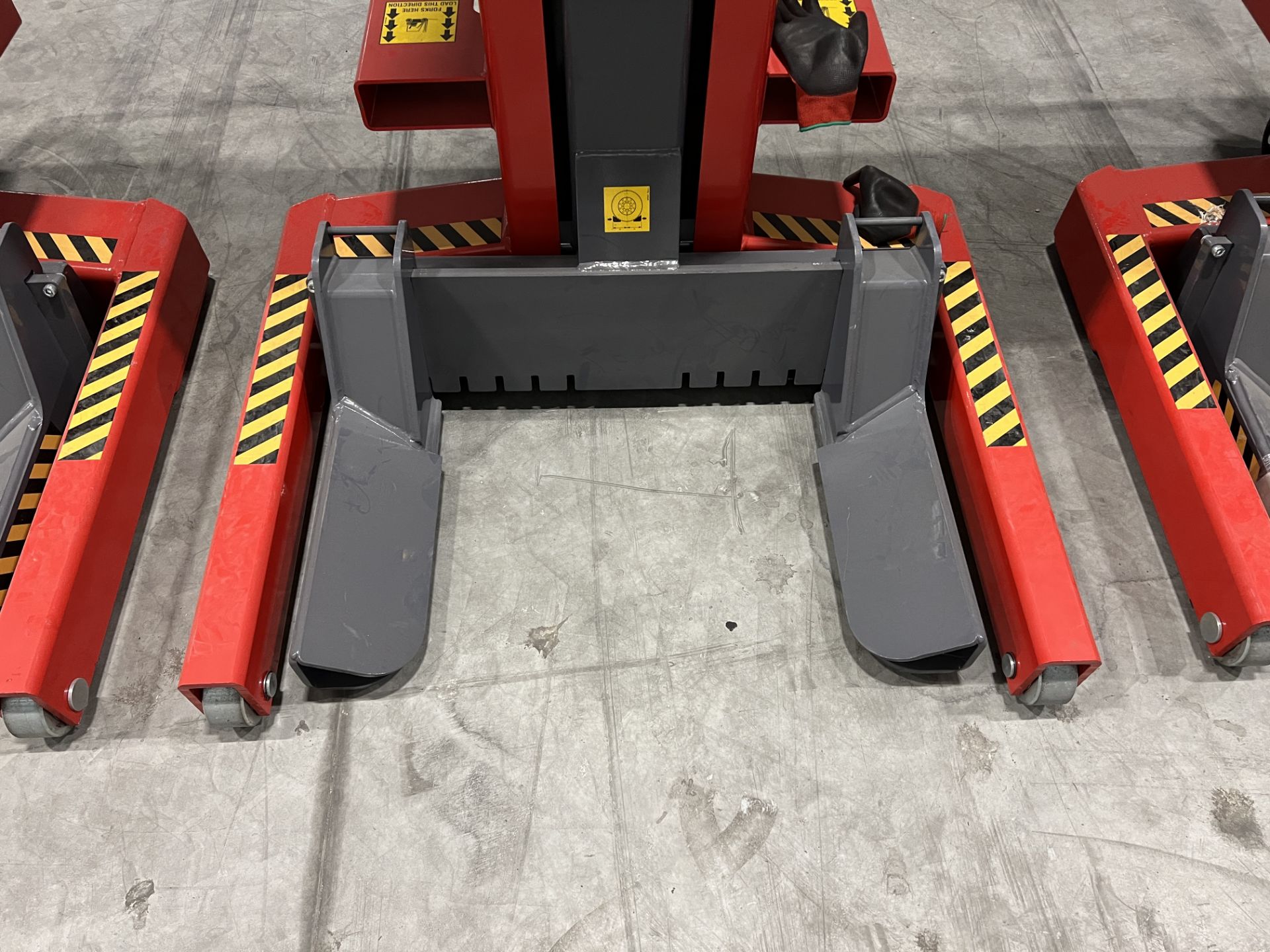 Qty 4, Totalkare T8DC cable free mobile column vehicle lifts, S/No. 012240/4, 012240/3, 012240/2, - Image 8 of 17